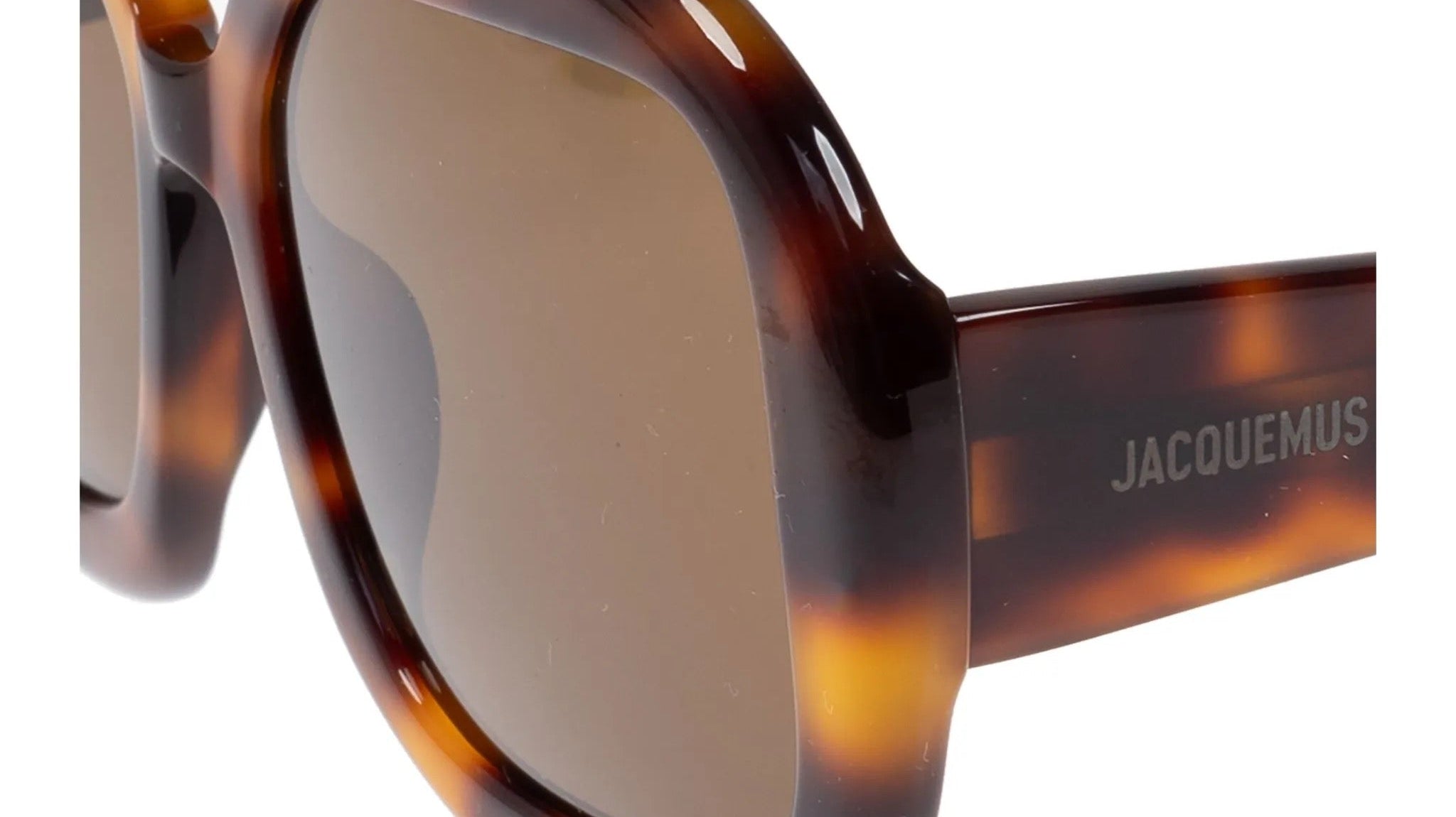 JACQUEMUS : Lunettes de Soleil Minimalistes et Chic