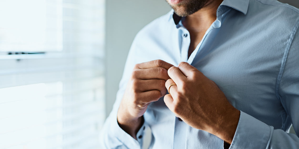 Chez LUXTORE, l’homme affirme son style avec des pièces élégantes, modernes et intemporelles. Vêtements de créateurs, coupes impeccables, matières nobles : une sélection pensée pour incarner l’allure, la qualité et le caractère au quotidien.