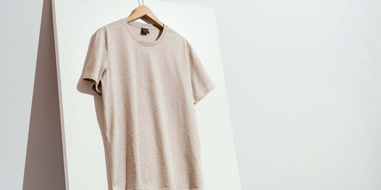 T-shirts homme chez LUXTORE : une sélection pointue entre minimalisme et design de créateur. Matières nobles, coupes impeccables et style affirmé pour une allure contemporaine en toute occasion.