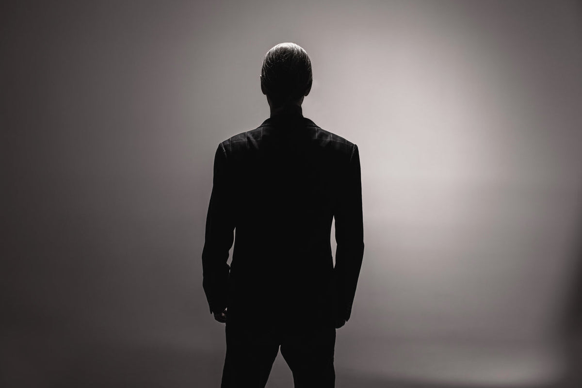 Silhouette of a man in an elegant suit, representing elegant men’s luxury clothing.