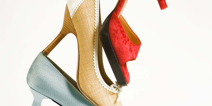 Chaussures de ville femme chez LUXTORE : derbies, mocassins et babies élégants. Cuirs haut de gamme et confort raffiné pour une allure urbaine et féminine.