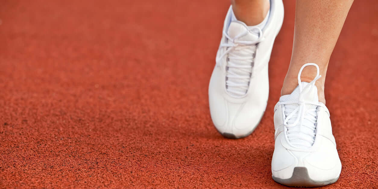 Baskets femme chez LUXTORE : design élégant ou audacieux, cuirs de qualité et finitions soignées. Le confort chic pour une allure urbaine affirmée