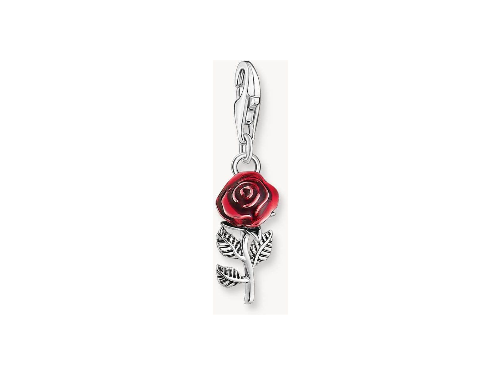 Pendentif charm en argent avec une rose rouge émaillée et détails de tige gravés, élégant pour bracelets Charm Club.
