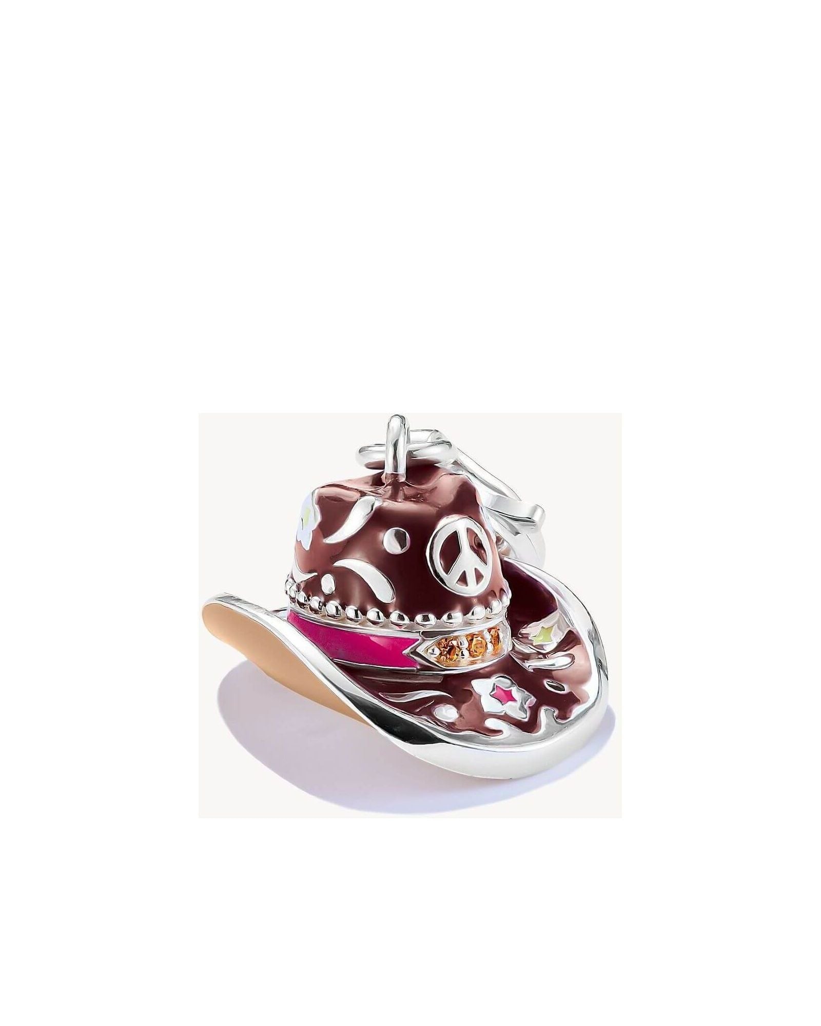 Pendentif charm en argent en forme de chapeau de cowboy, décoré d'émaux colorés et pierres zirconium.