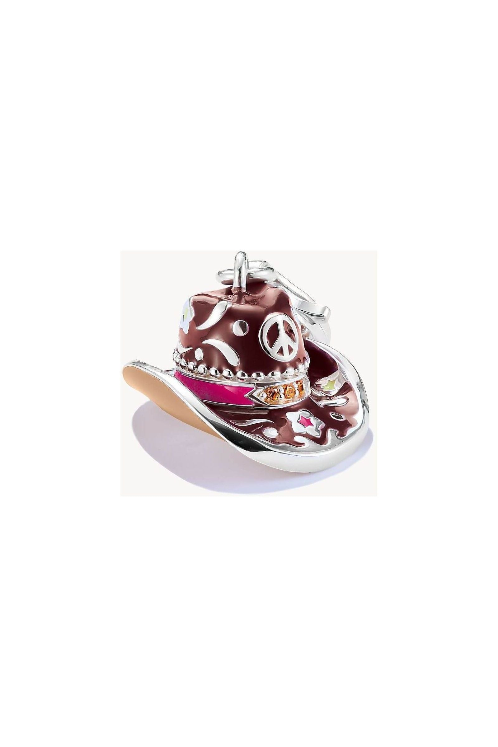 Pendentif charm en argent en forme de chapeau de cowboy, décoré d'émaux colorés et pierres zirconium.