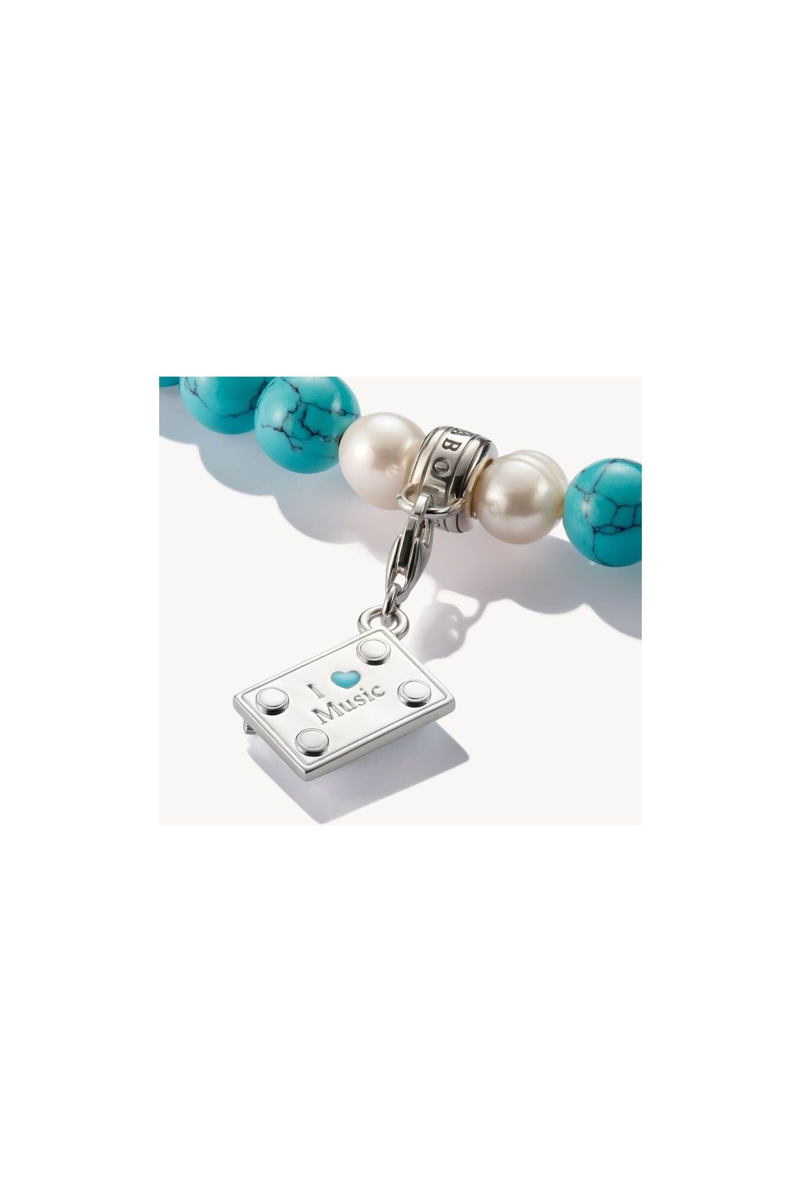 Pendentif charm argent 'I love Music' avec perles turquoise et blanches, design musical élégant et écologique.