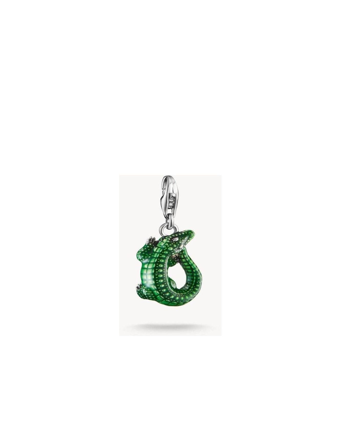 Pendentif charm crocodile en argent recyclé avec émail vert, ajoutant élégance et originalité à votre style.
