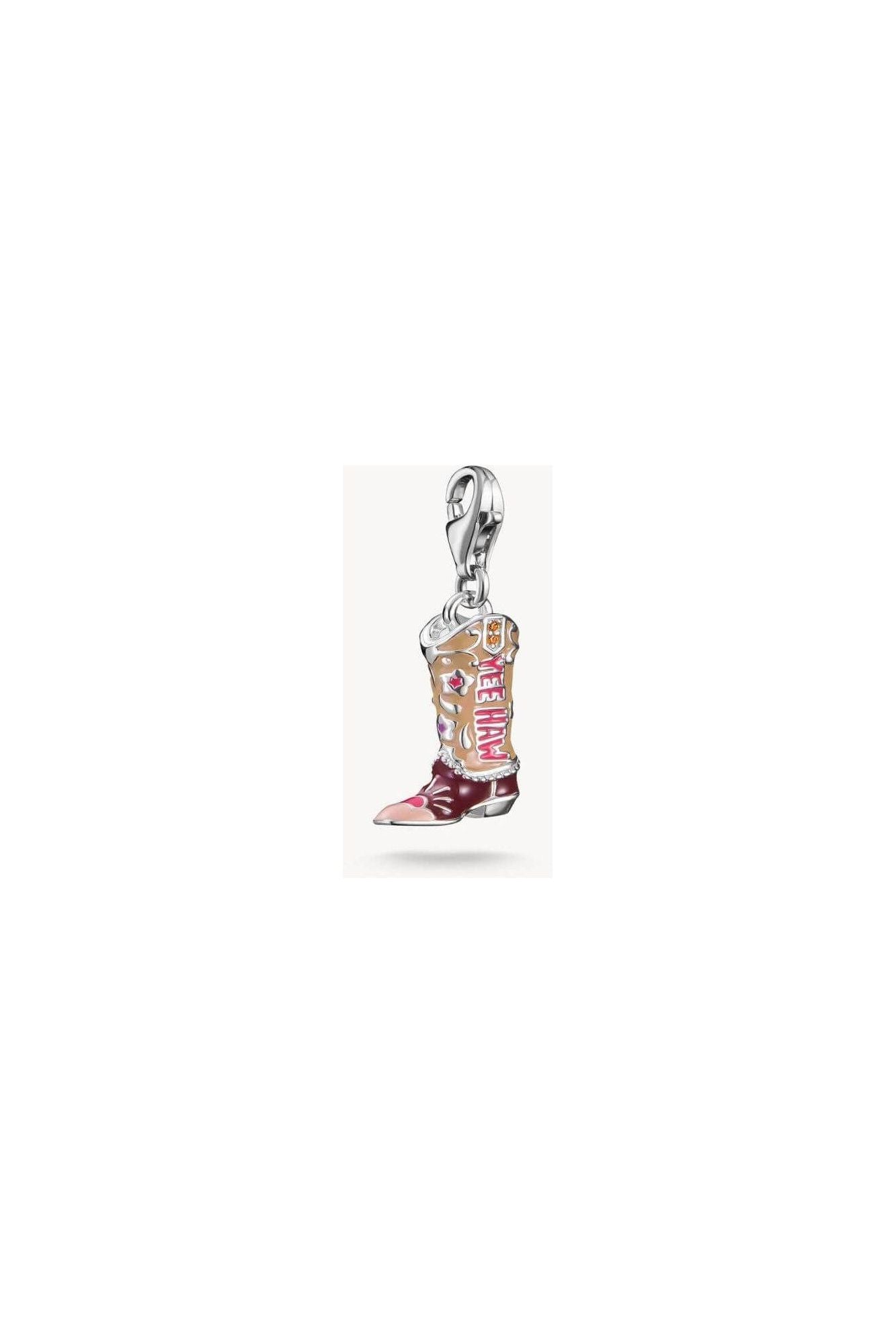 Pendentif charm botte de cowboy en argent recyclé avec empiècements colorés et inscription « Yeehaw ».