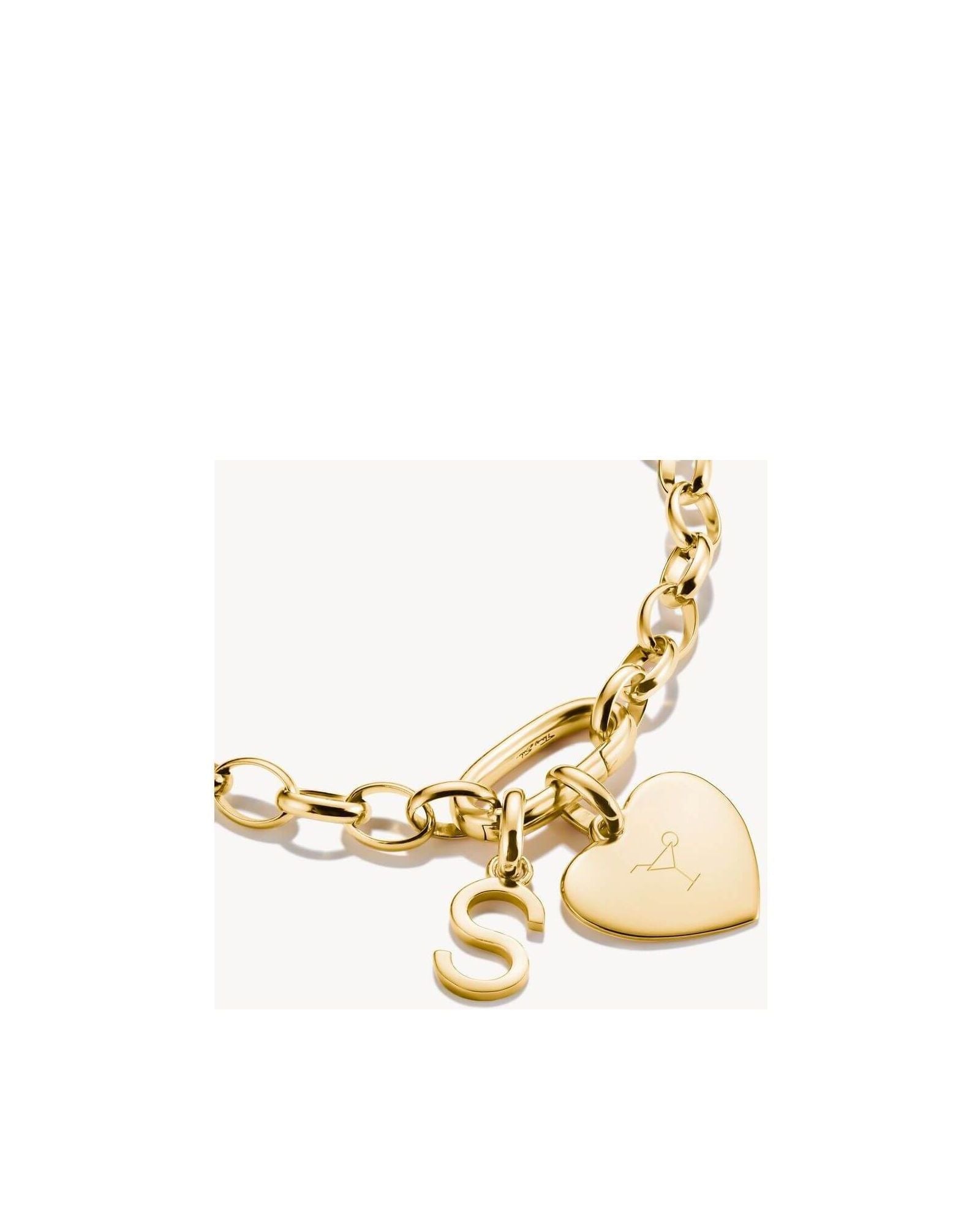 Pendentif charm cœur plaqué or, personnalisable avec initiale, élégant collier en argent recyclé.