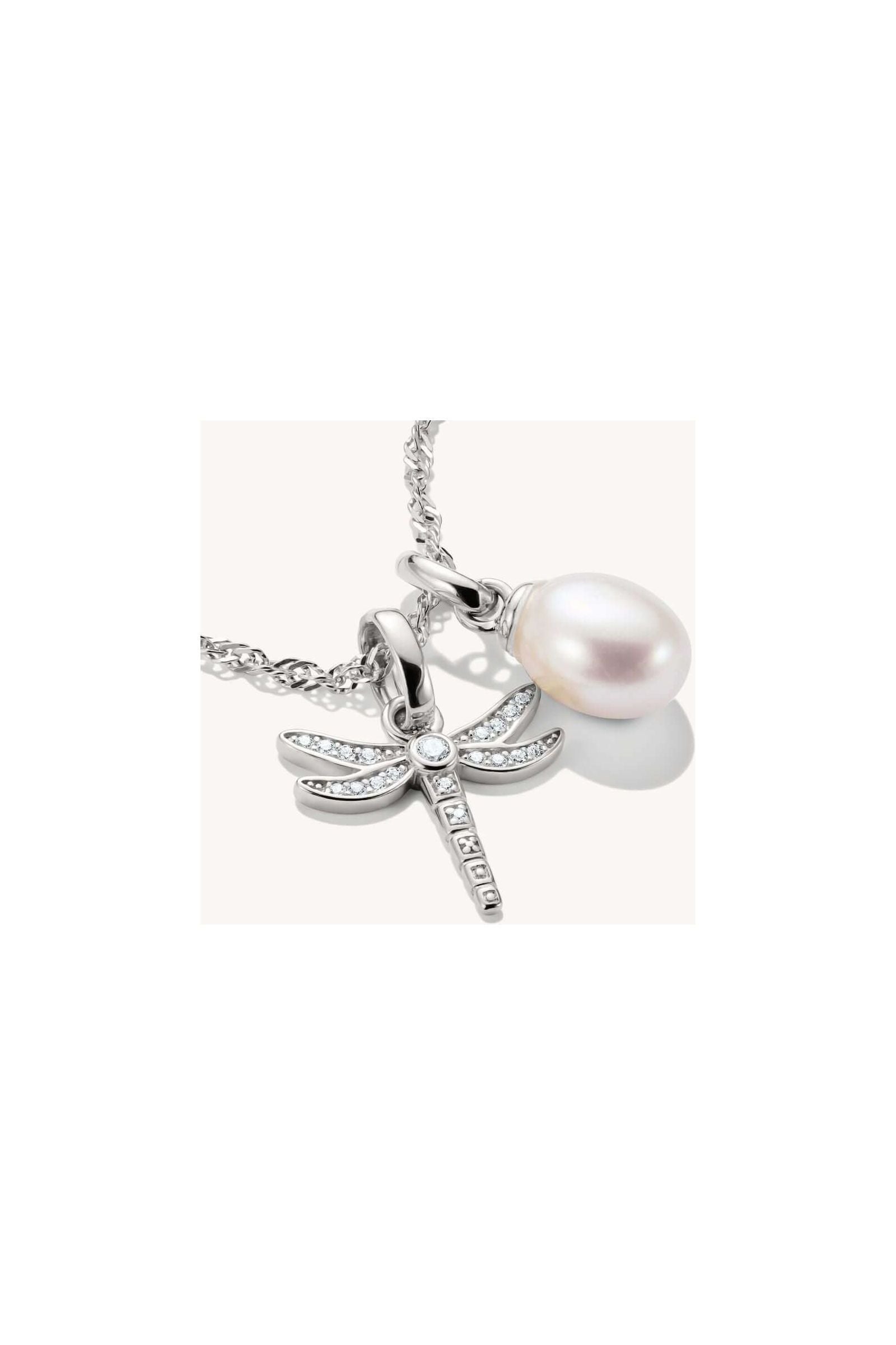 Pendentif charm libellule en argent 925 avec pierres zirconium et perle sur chaîne, design délicat et élégant.