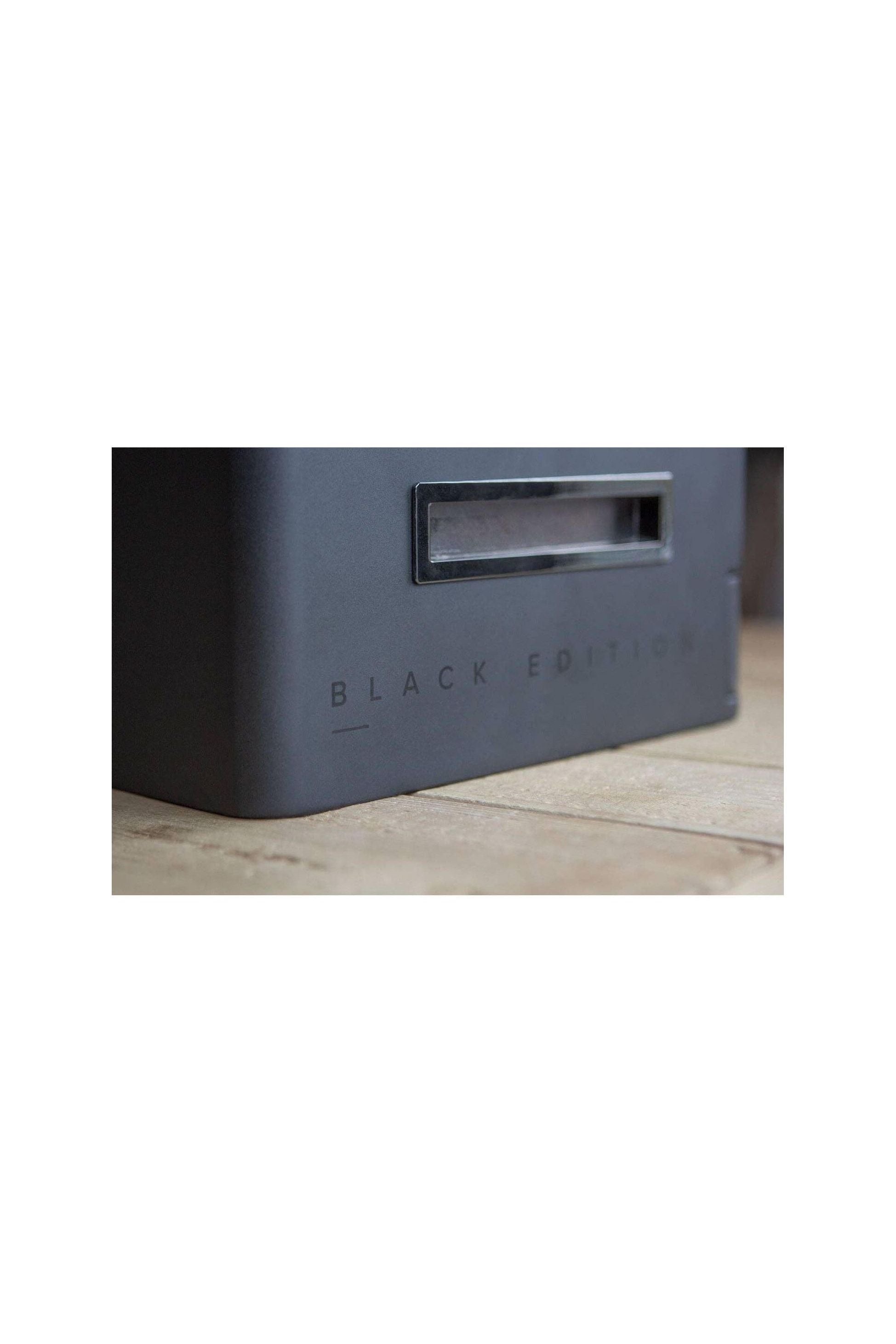 Humidor Militaire Black Edition featuring a matte black finish and modern stencil design.