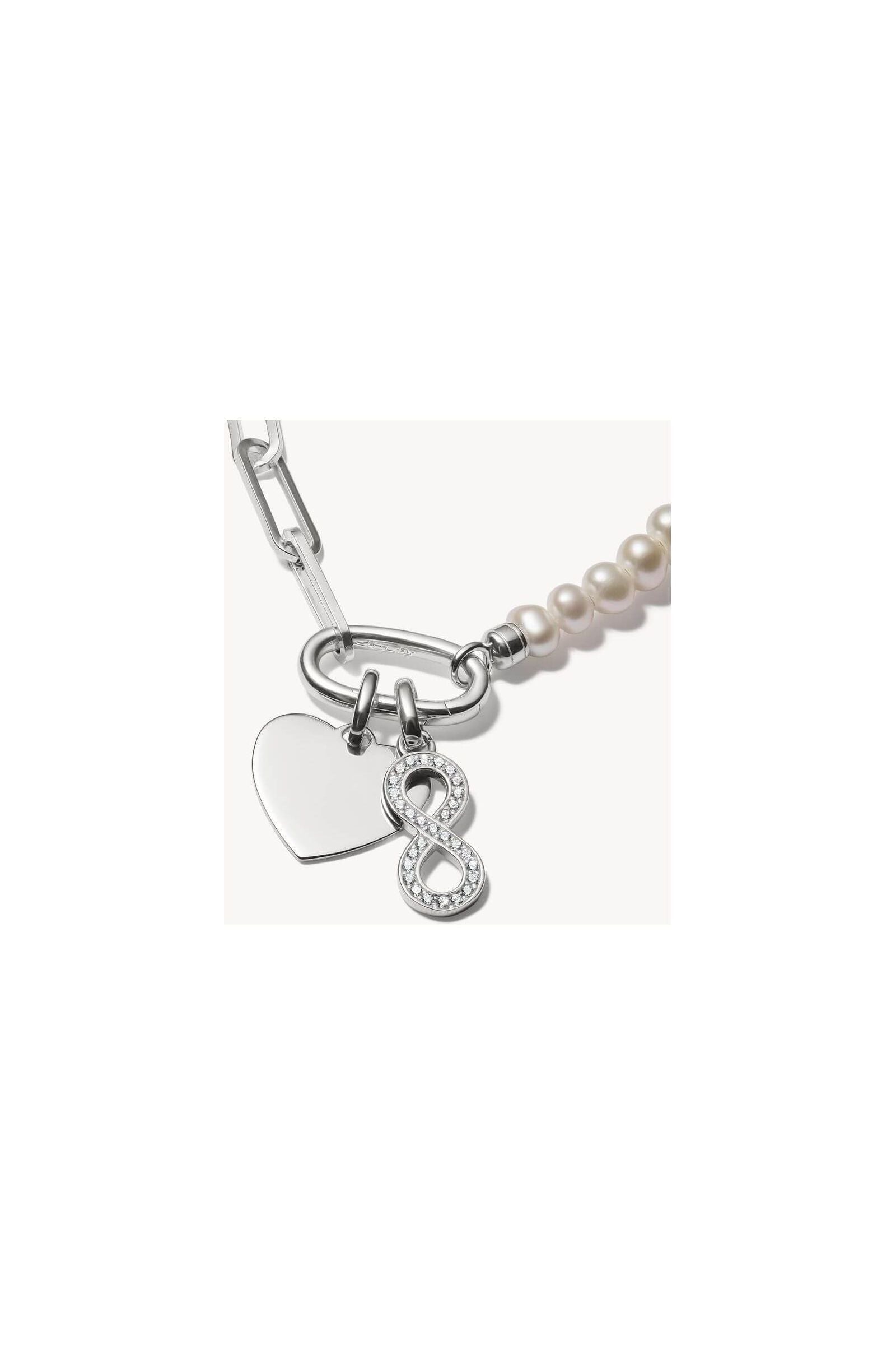 Pendentif argent 925 recyclé avec symbole infini et pierres en zirconium, élégant sur chaîne ou bracelet.
