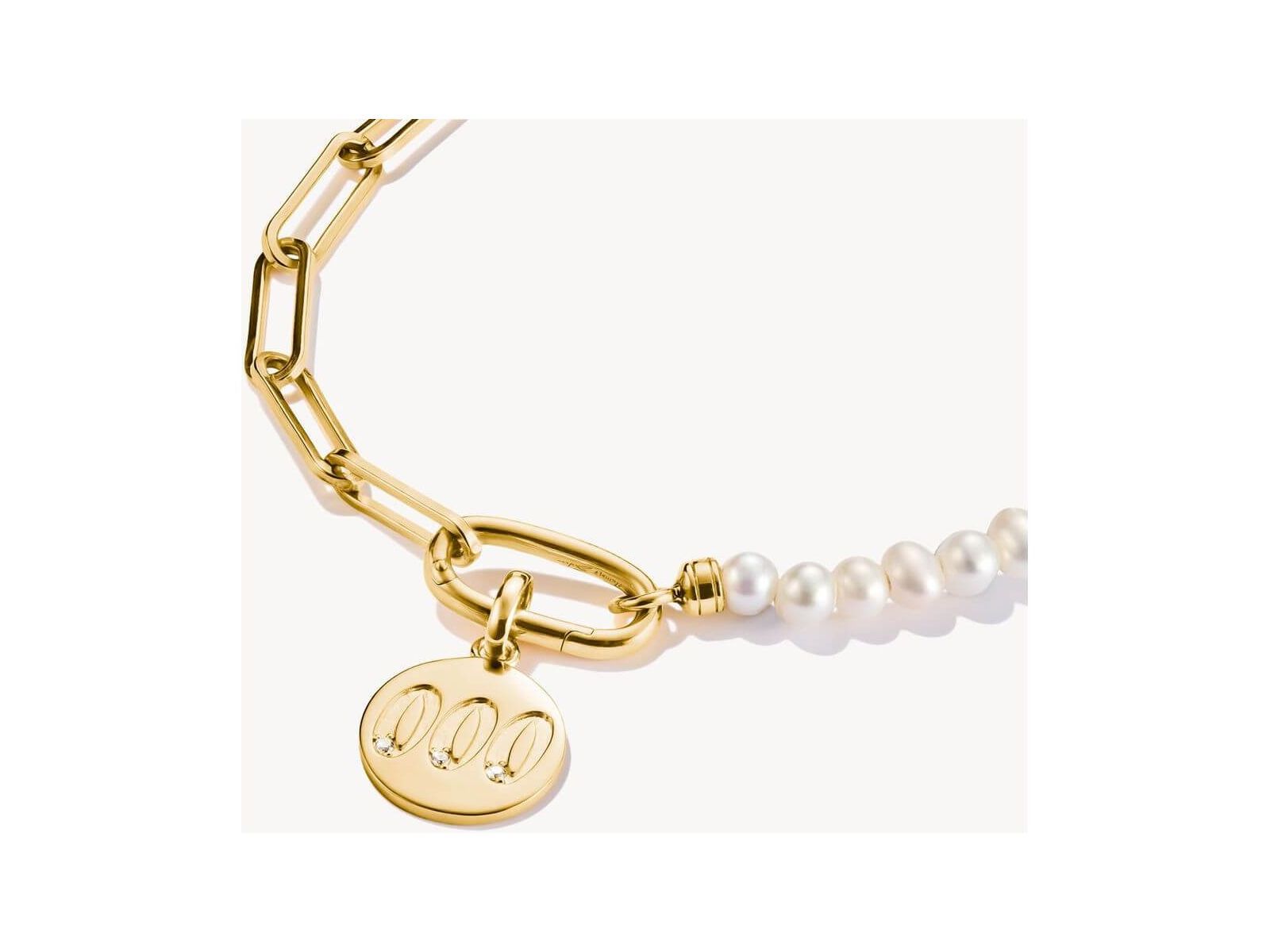 Pendentif charm numéro angélique 000 en plaqué or et perles blanches, symbole de nouveaux départs.