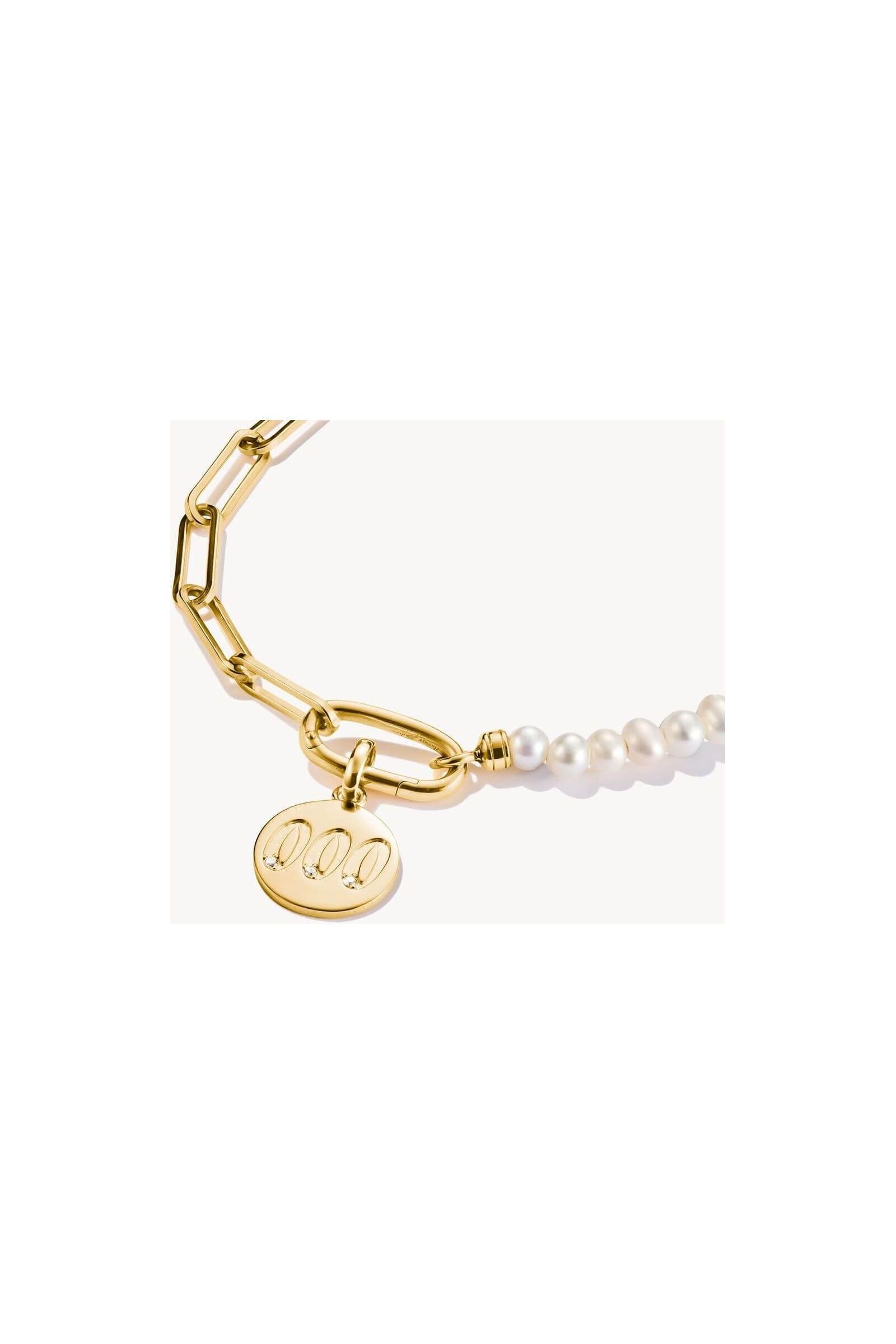 Pendentif charm numéro angélique 000 en plaqué or et perles blanches, symbole de nouveaux départs.