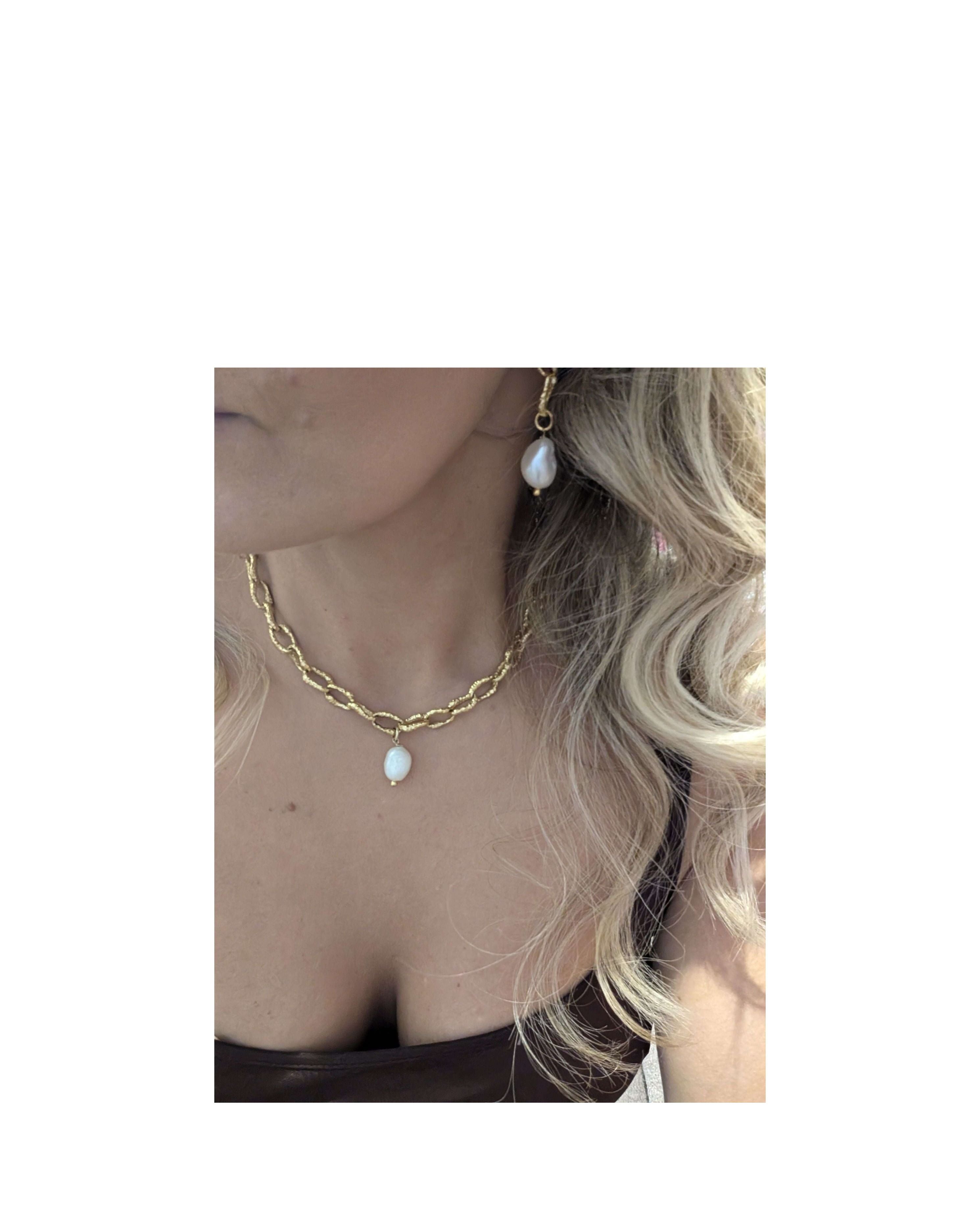 Gold Sandy Textured Chunky Chain Pearl Pendant Necklace