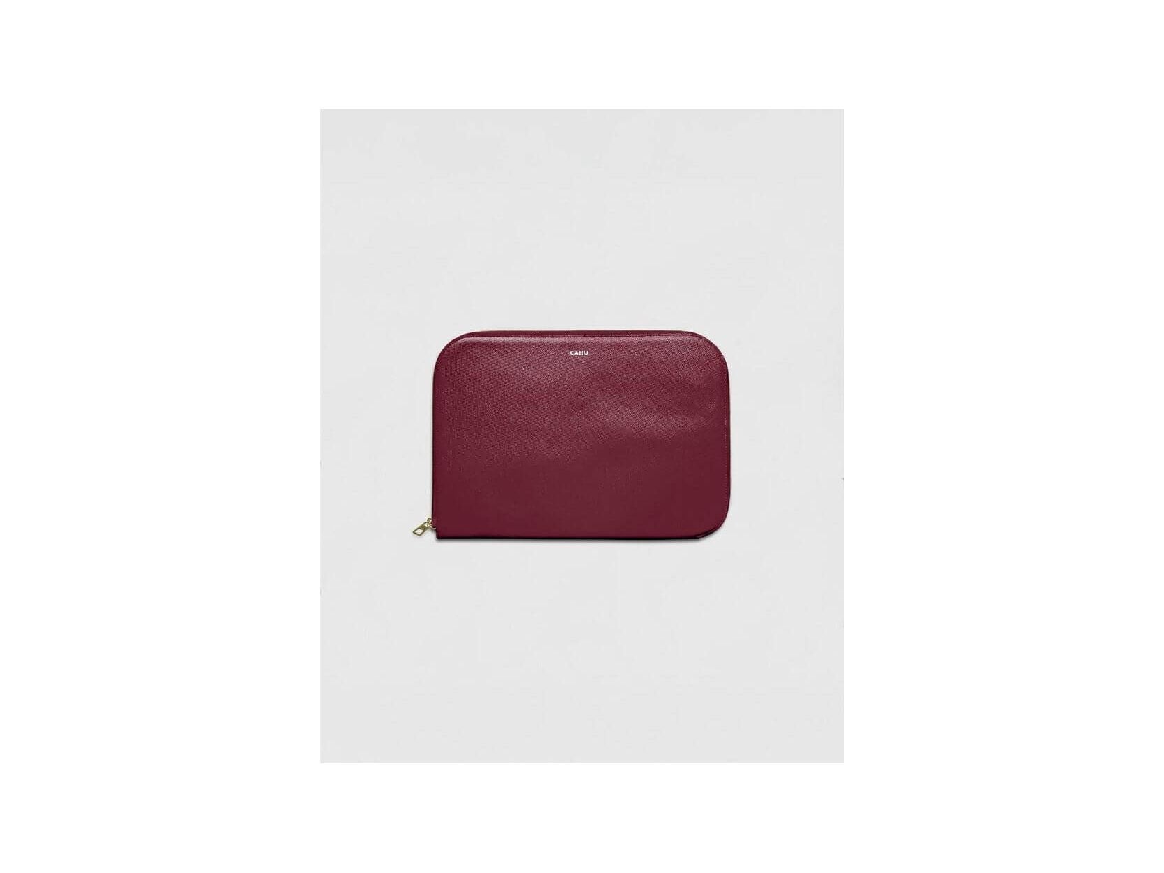 La Pochette Claude, burgundy 13-inch laptop sleeve, premium PVC exterior, cotton lining, gold zipper closure.