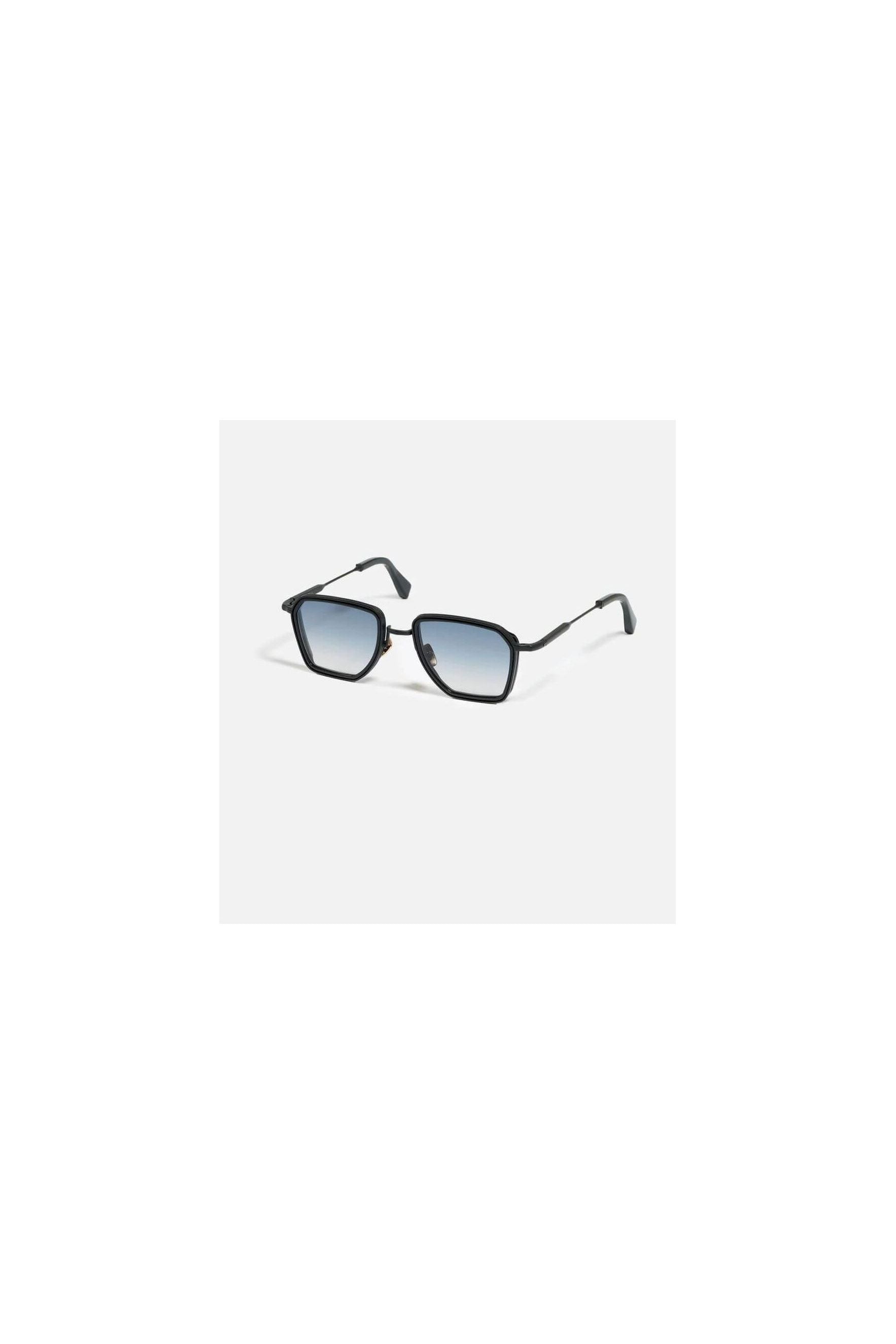 Sunglasses André 2 with square frames and gradient lenses, stylish accessory for sunny days.