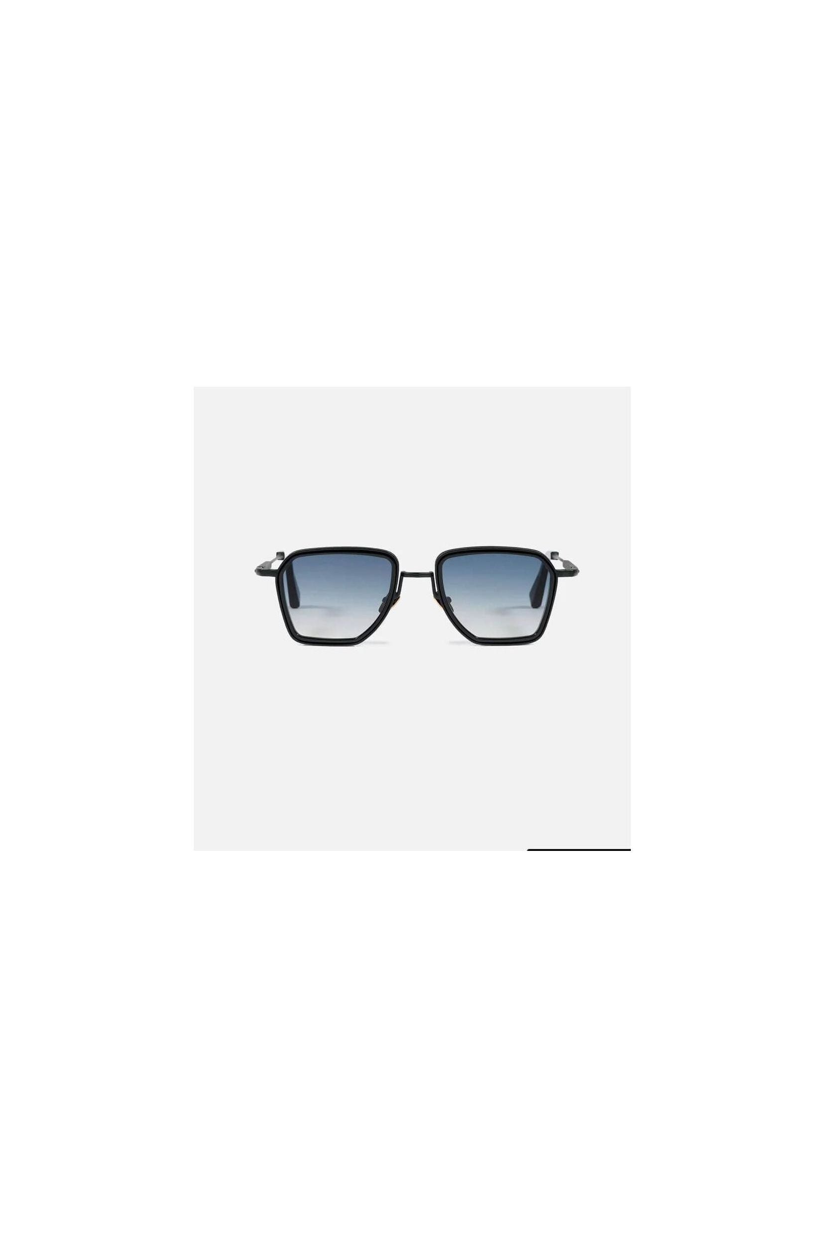 Stylish André 2 sunglasses featuring a modern square design and gradient lenses for ultimate sun protection.