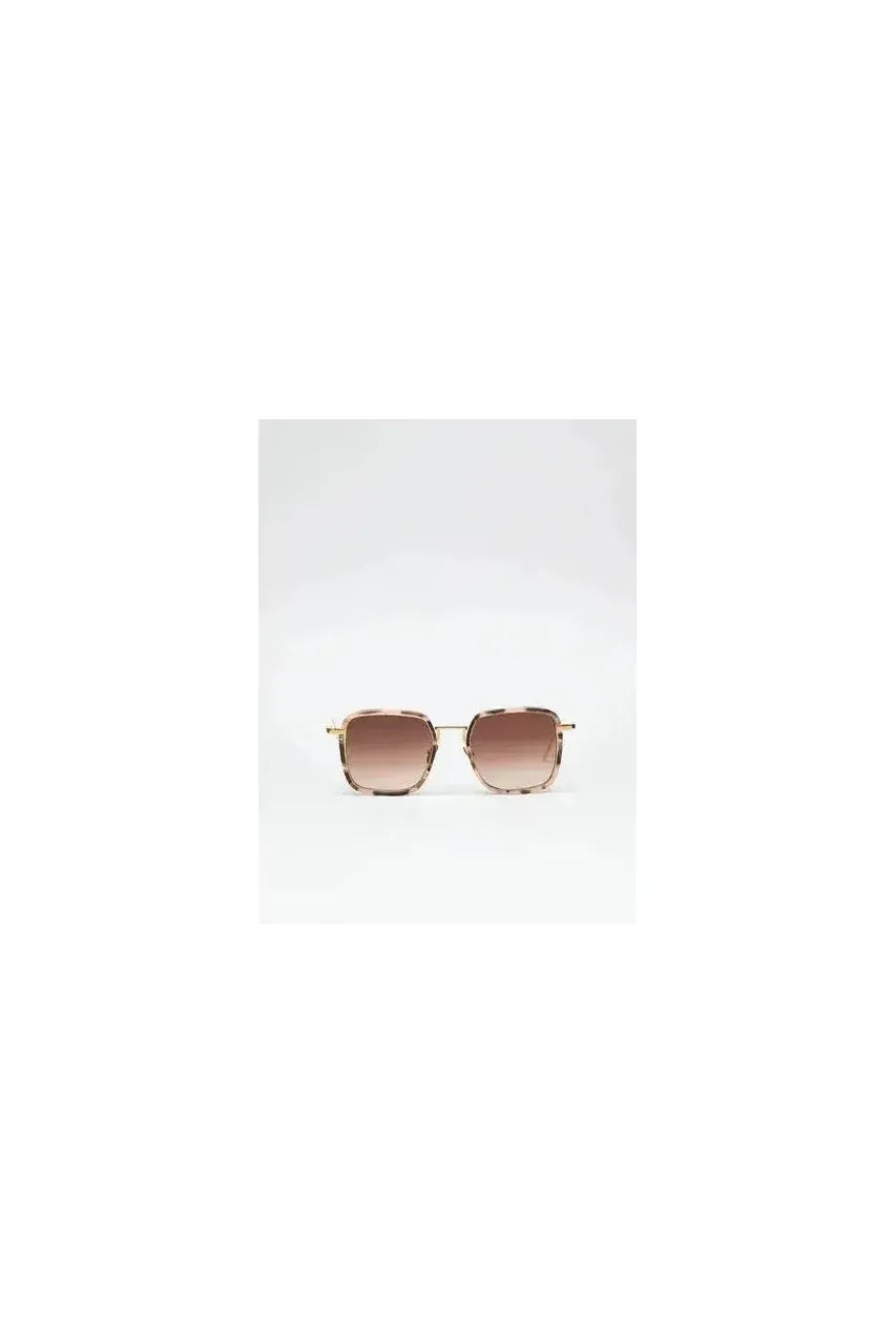 Lunettes de soleil Whitney C140, monture rose tortoise et détails en or rose 22 carats, élégance et protection des yeux.