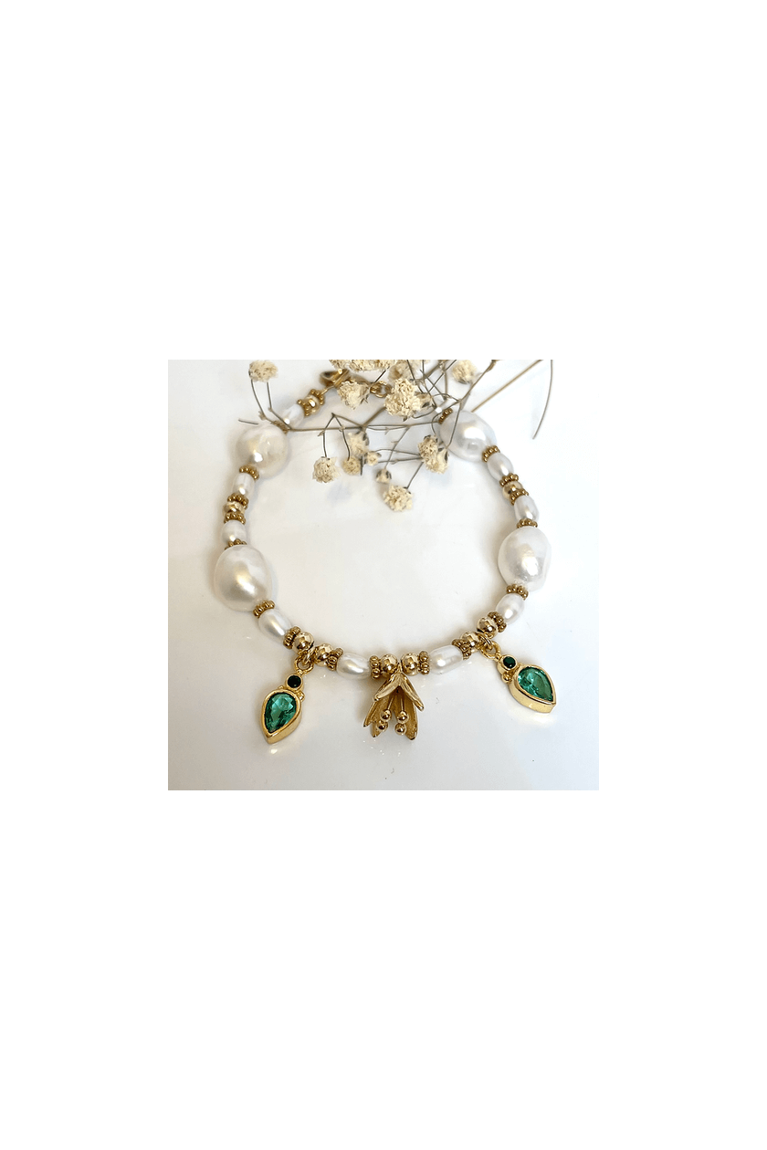 Bracelet Jardin featuring natural stones, pearls, and a gold flower button, celebrating Mediterranean spring.