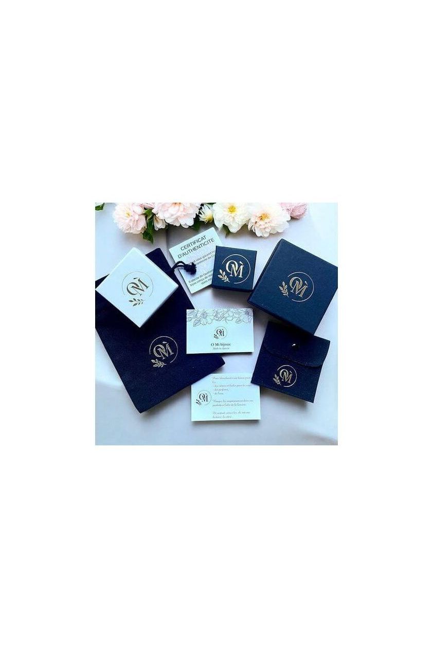 Elegant packaging for Bracelet Jardin, featuring boxes and authenticity certificate on floral background.
