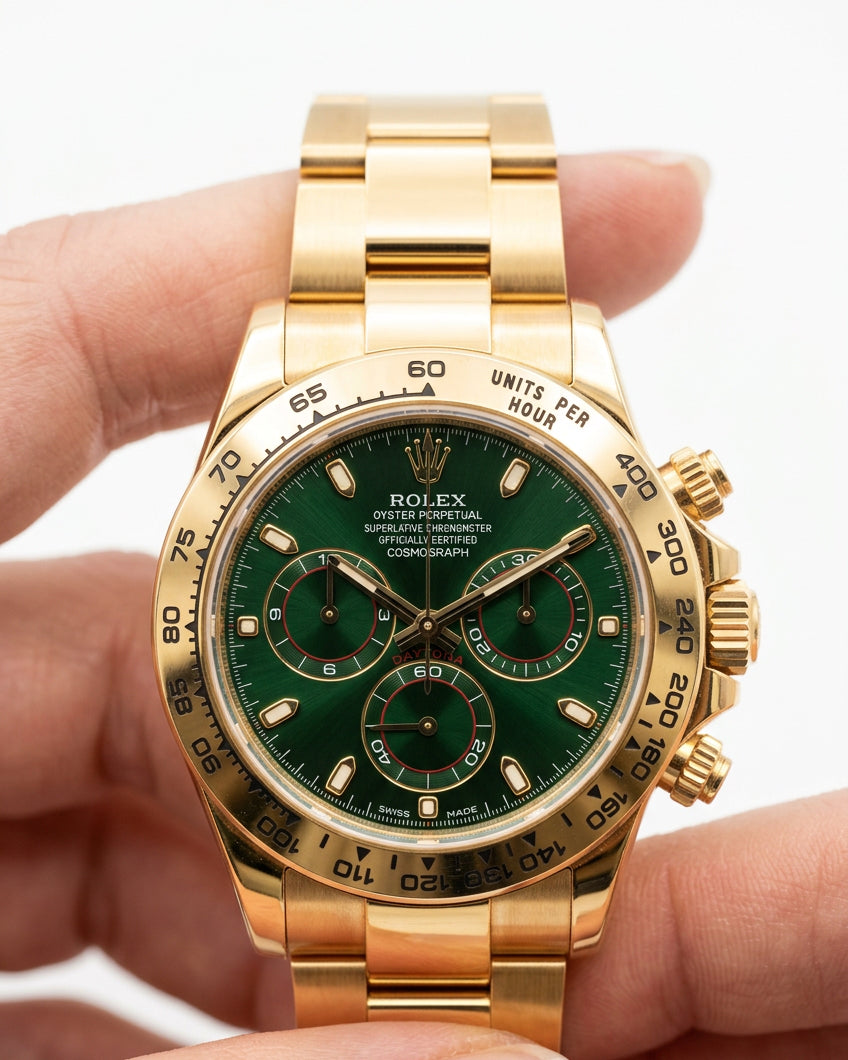Montre Rolex Daytona John Mayer en or jaune avec cadran vert, pièce de luxe emblématique.