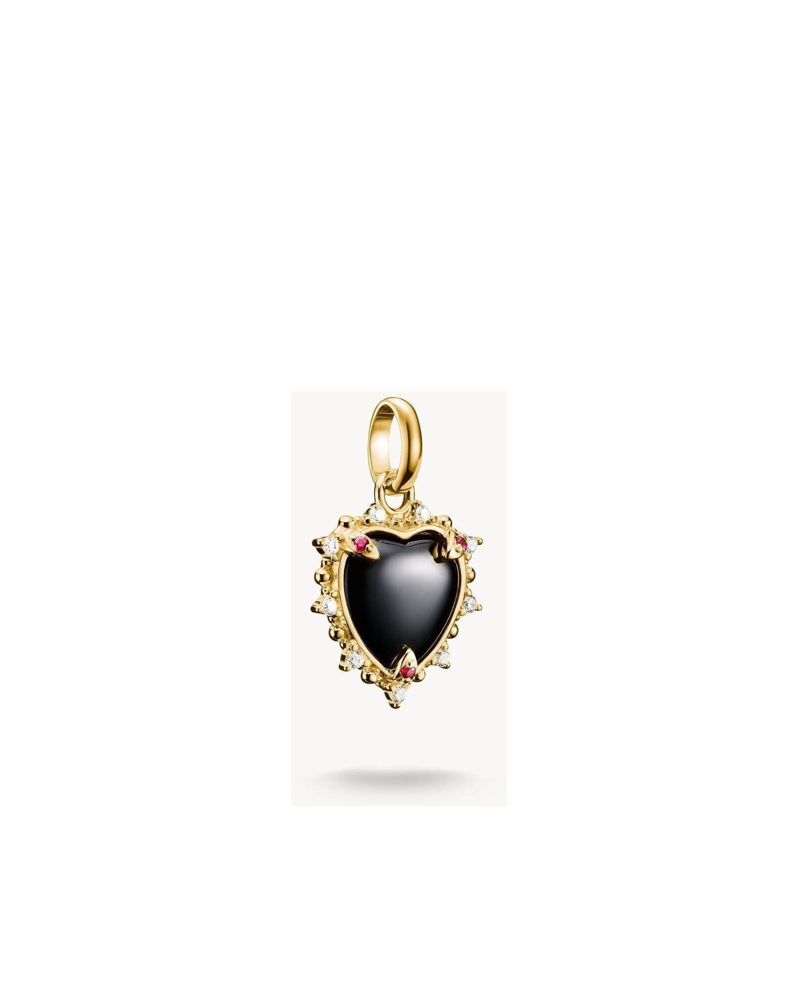 Pendentif charm cœur vintage noir plaqué or avec zirconium et embellissements délicats.