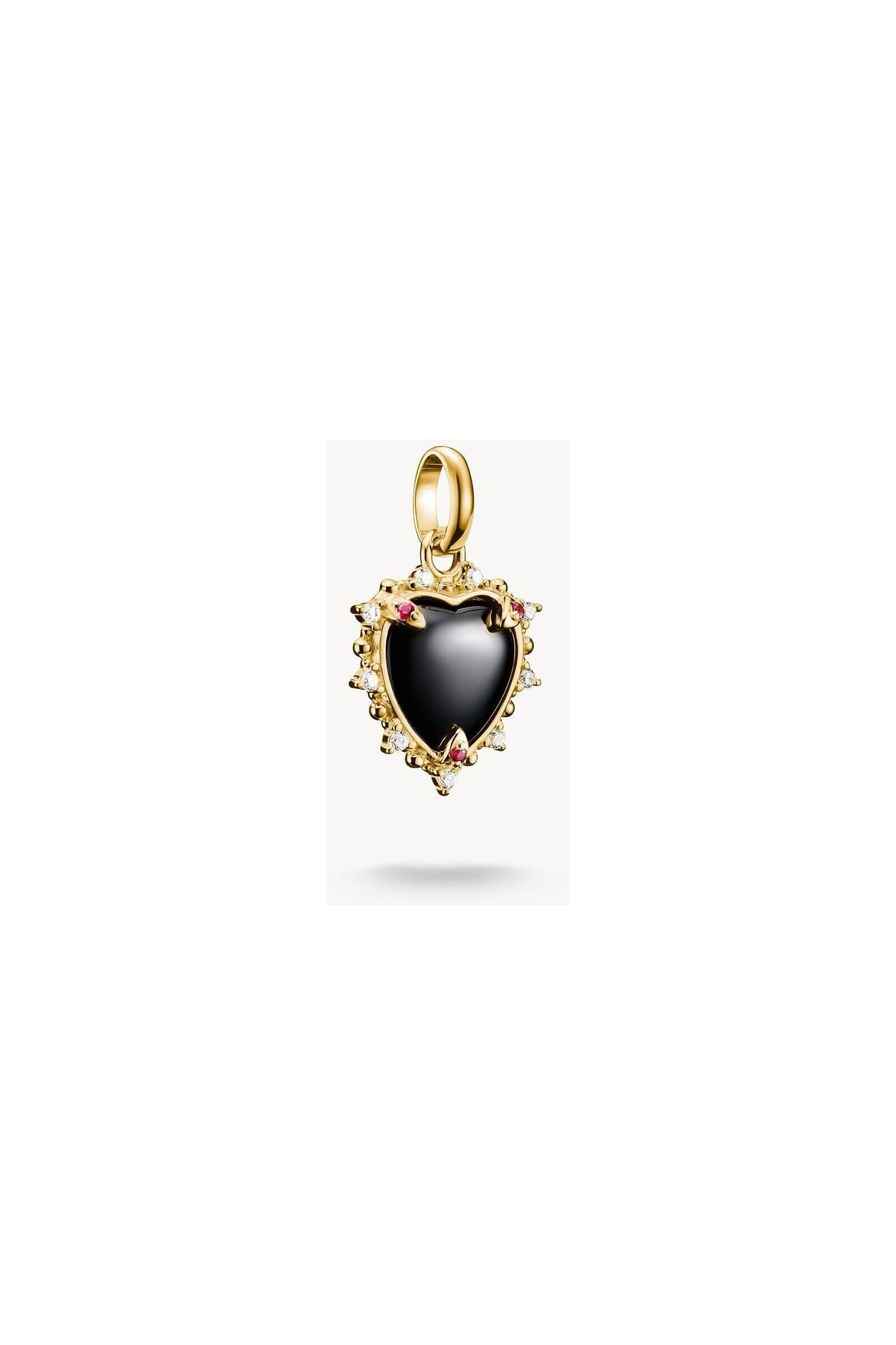 Pendentif charm cœur vintage noir plaqué or avec zirconium et embellissements délicats.