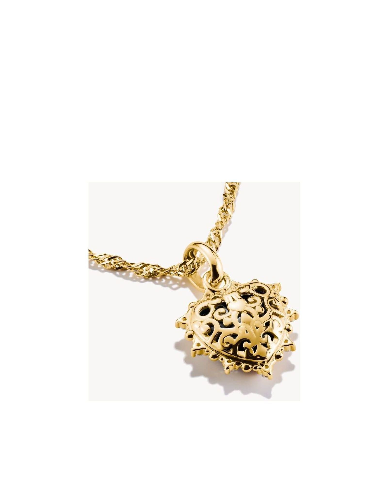 Charm cœur vintage plaqué or, design filigrane avec zirconium noir, bijou élégant à porter des deux côtés.