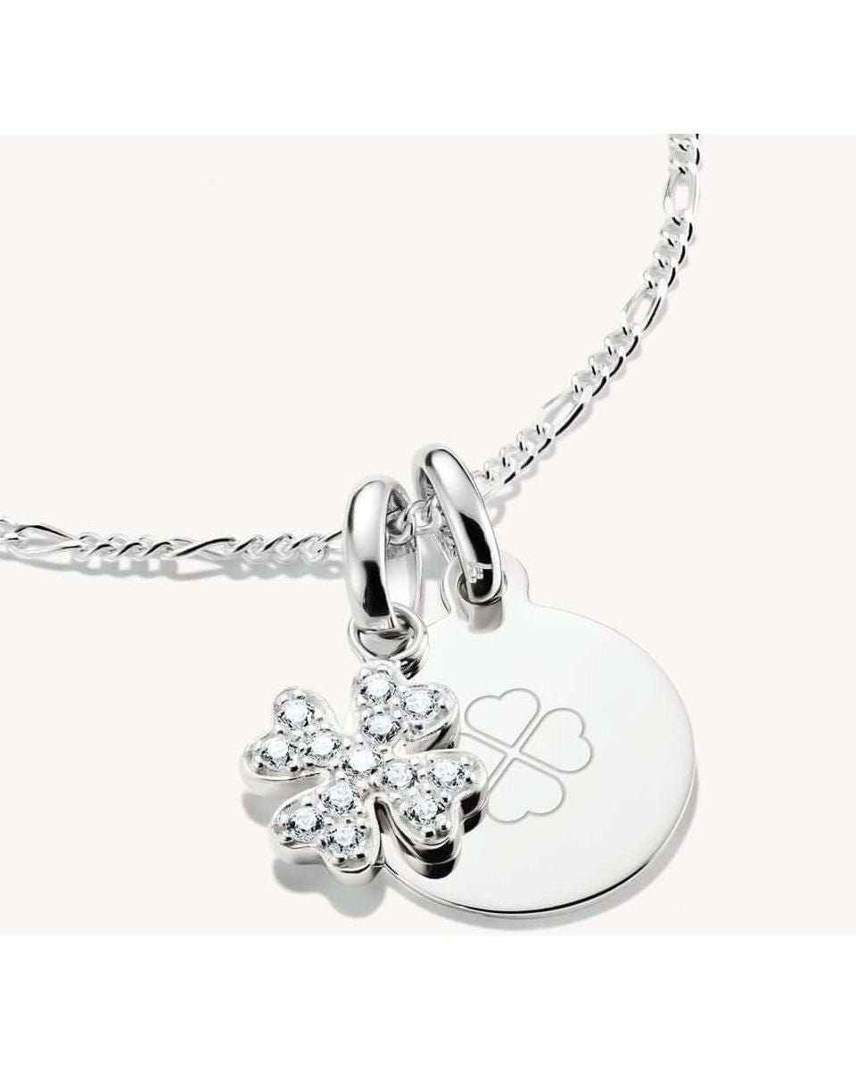 Pendentif charm en argent recyclé avec trèfle à quatre feuilles et pierres blanches en zirconium, symbolisant chance et élégance.
