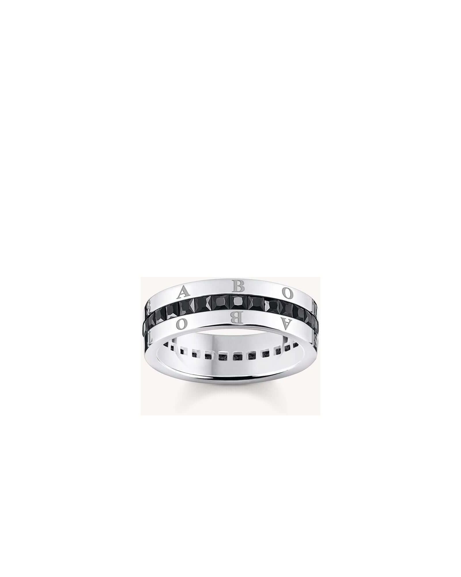 Bague ruban en argent 925 avec zircones noires, gravure élégante, design raffiné et confort optimal.
