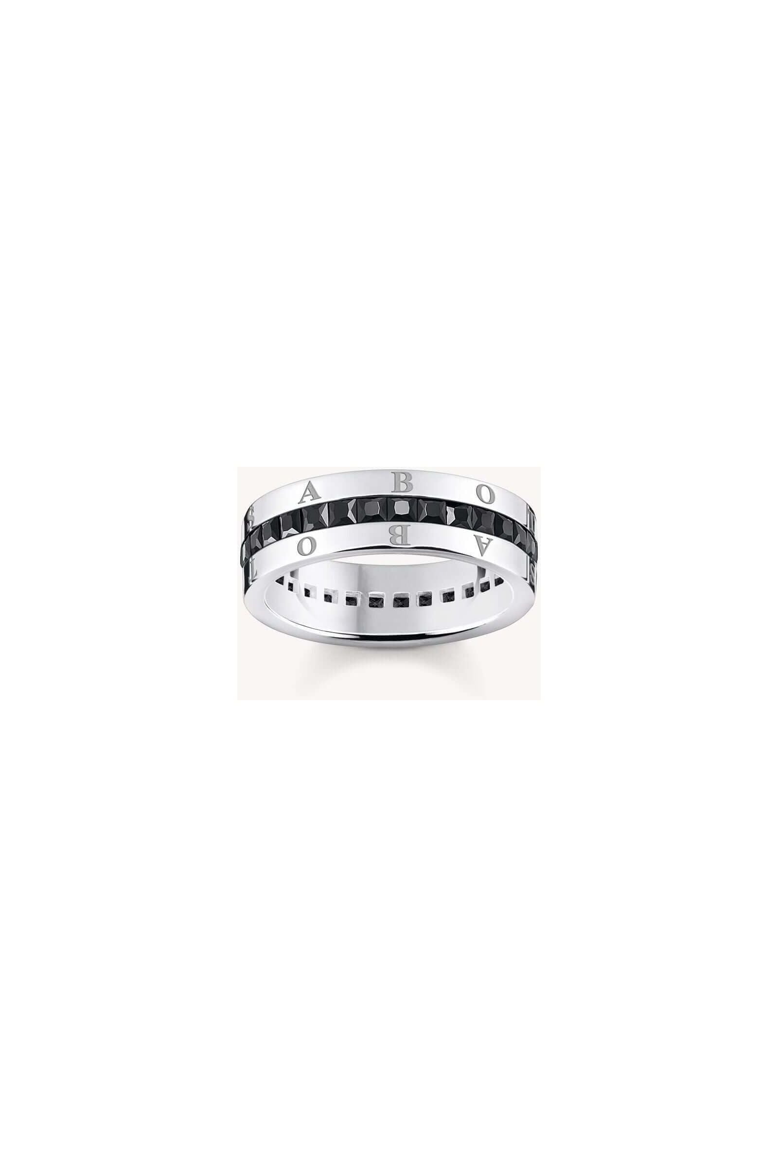 Bague ruban en argent 925 avec zircones noires, gravure élégante, design raffiné et confort optimal.