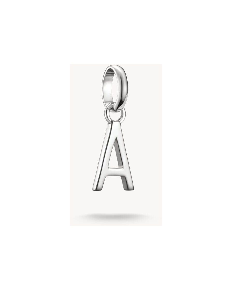 Pendentif charm lettre 'A' en argent 925 recyclé, design moderne et personnalisable pour bijoux.