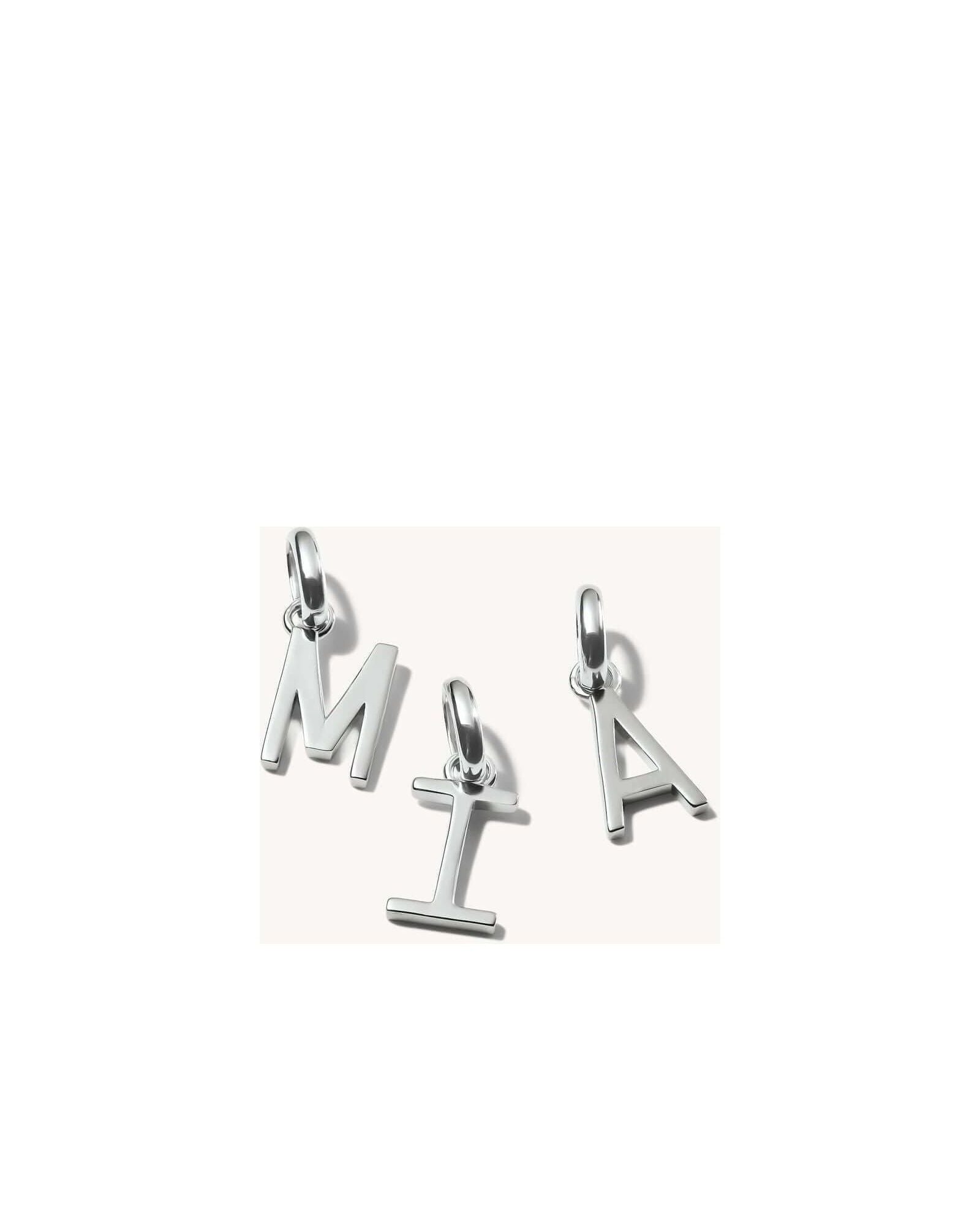 Pendentif charm en argent 925 représentant les lettres M, I, A, pour personnaliser vos bijoux.
