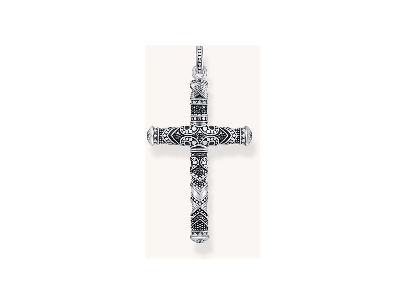 Pendentif croix maori petite en argent avec motifs ethniques, élégant et chargé de sens.