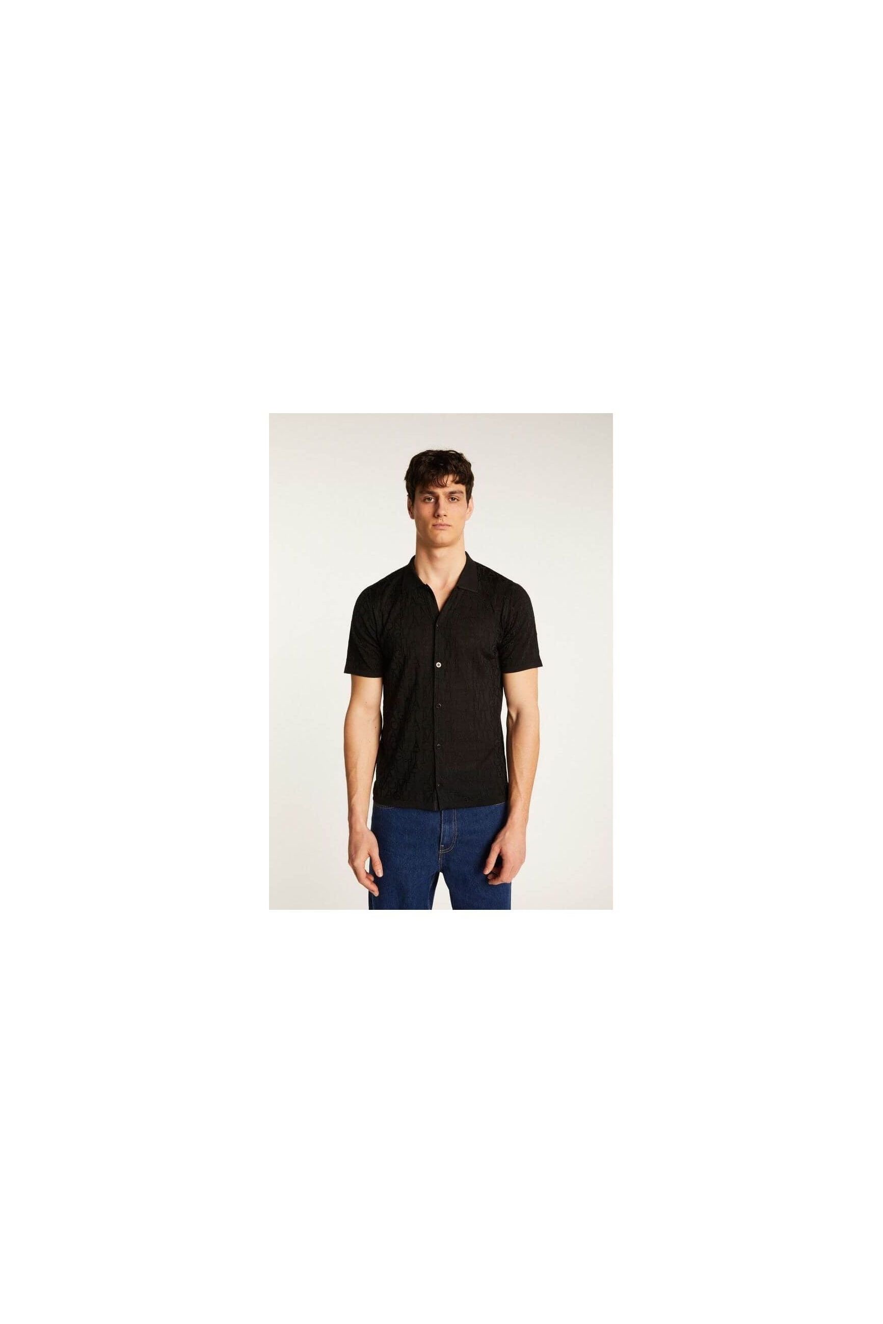 Chemise Matthew pour homme en polyamide, légère et moderne, parfaite pour un look élégant.