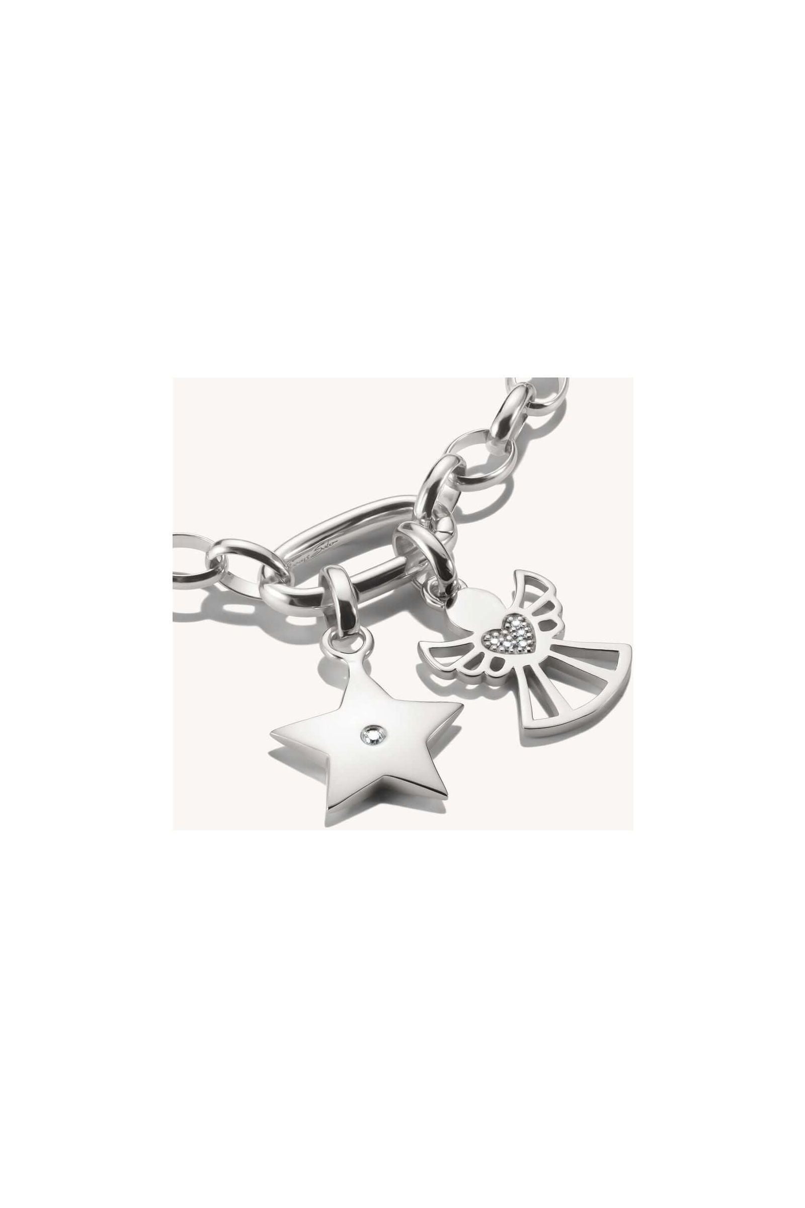Pendentif charm argenté avec étoile et ange, ornés de zirconiums, idéal pour bijoux personnalisés.