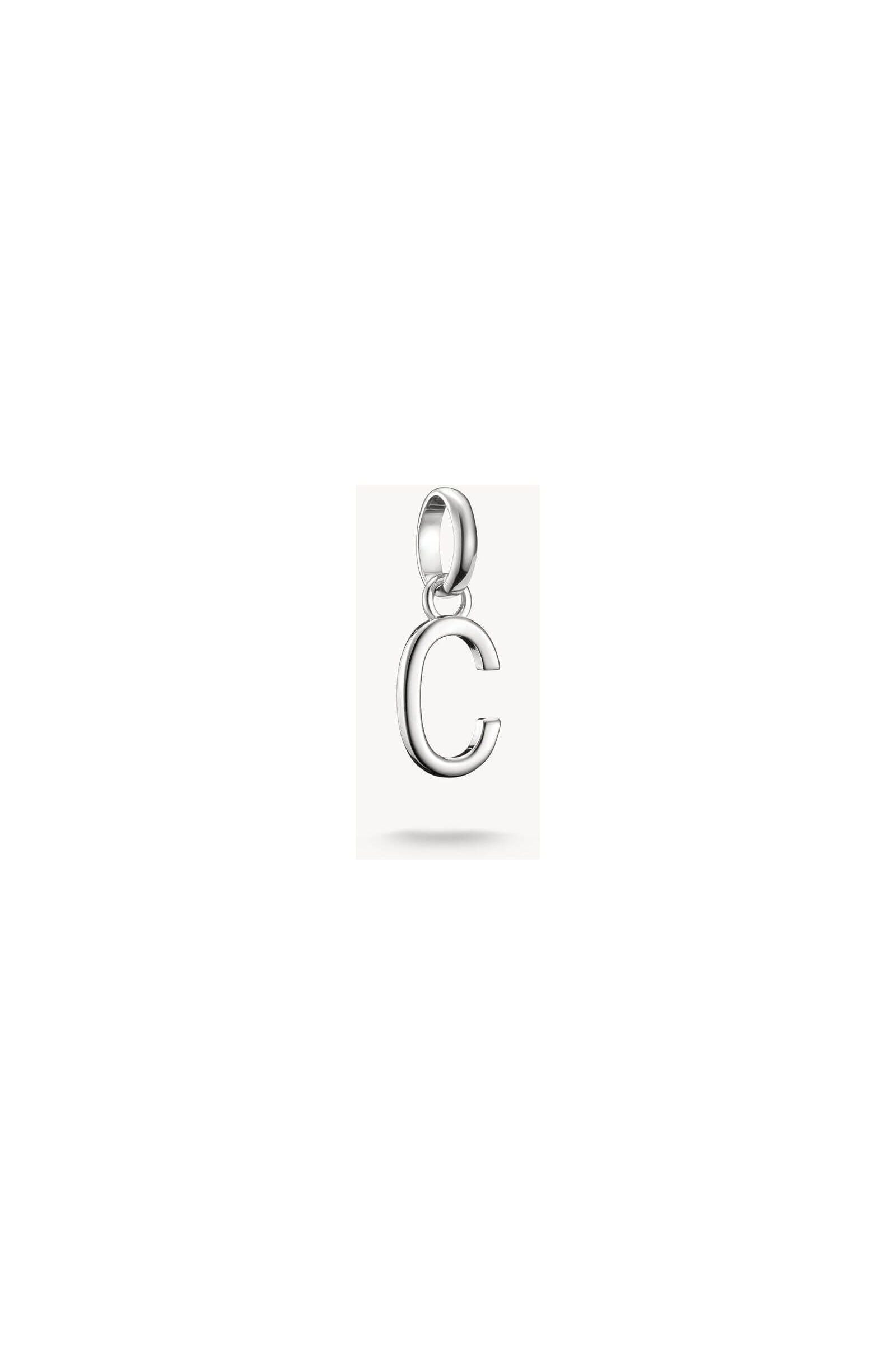Pendentif charm lettre C en argent 925 recyclé, design rectiligne, parfait pour personnaliser vos bijoux.