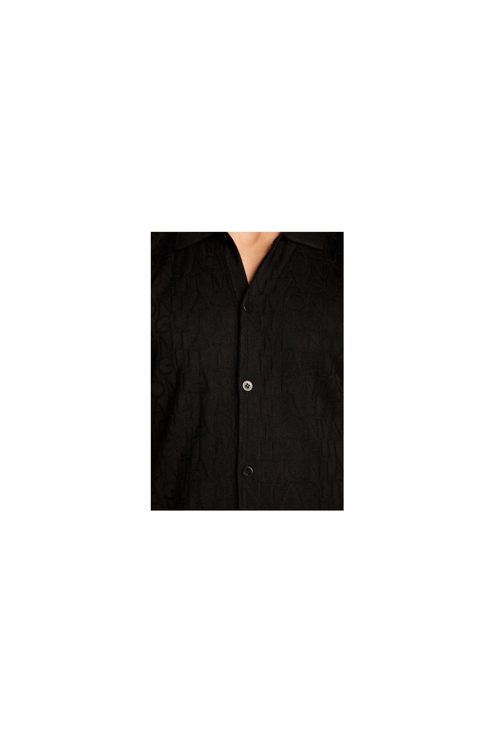 Chemise Matthew homme en polyamide noir, légère et moderne, offrant confort et style pour les journées ensoleillées.