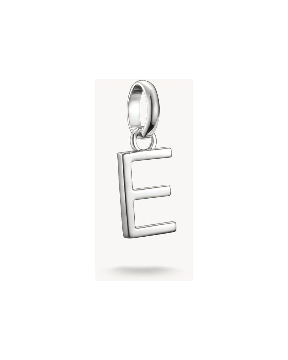 Pendentif charm lettre 'E' en argent 925, design rectiligne pour personnaliser vos bijoux.