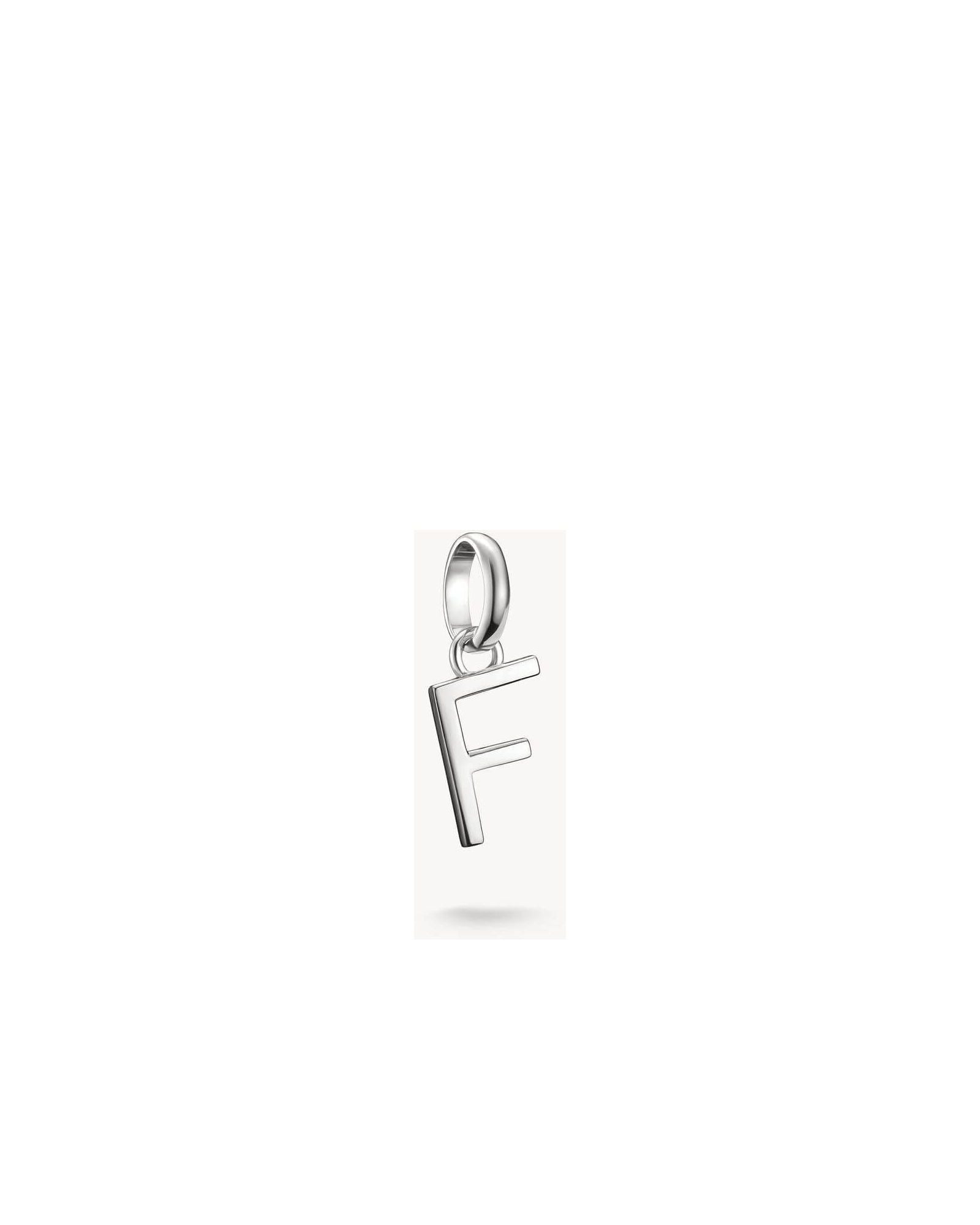 Pendentif charm lettre F en argent 925 recyclé, design rectiligne pour personnaliser vos bijoux.