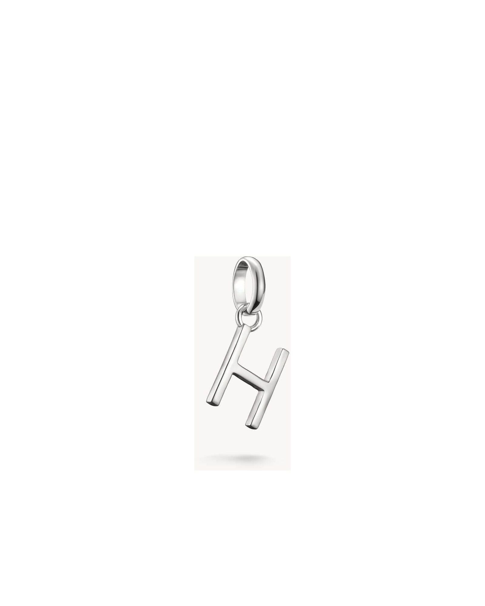 Pendentif charm lettre H en argent 925 recyclé, design rectiligne pour personnaliser vos bijoux.