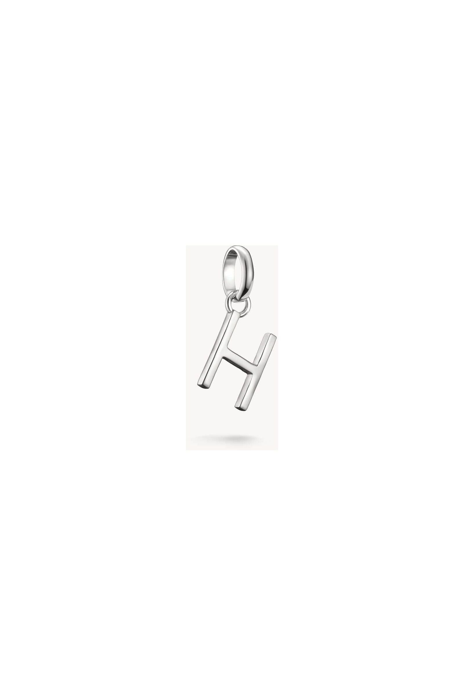 Pendentif charm lettre H en argent 925 recyclé, design rectiligne pour personnaliser vos bijoux.