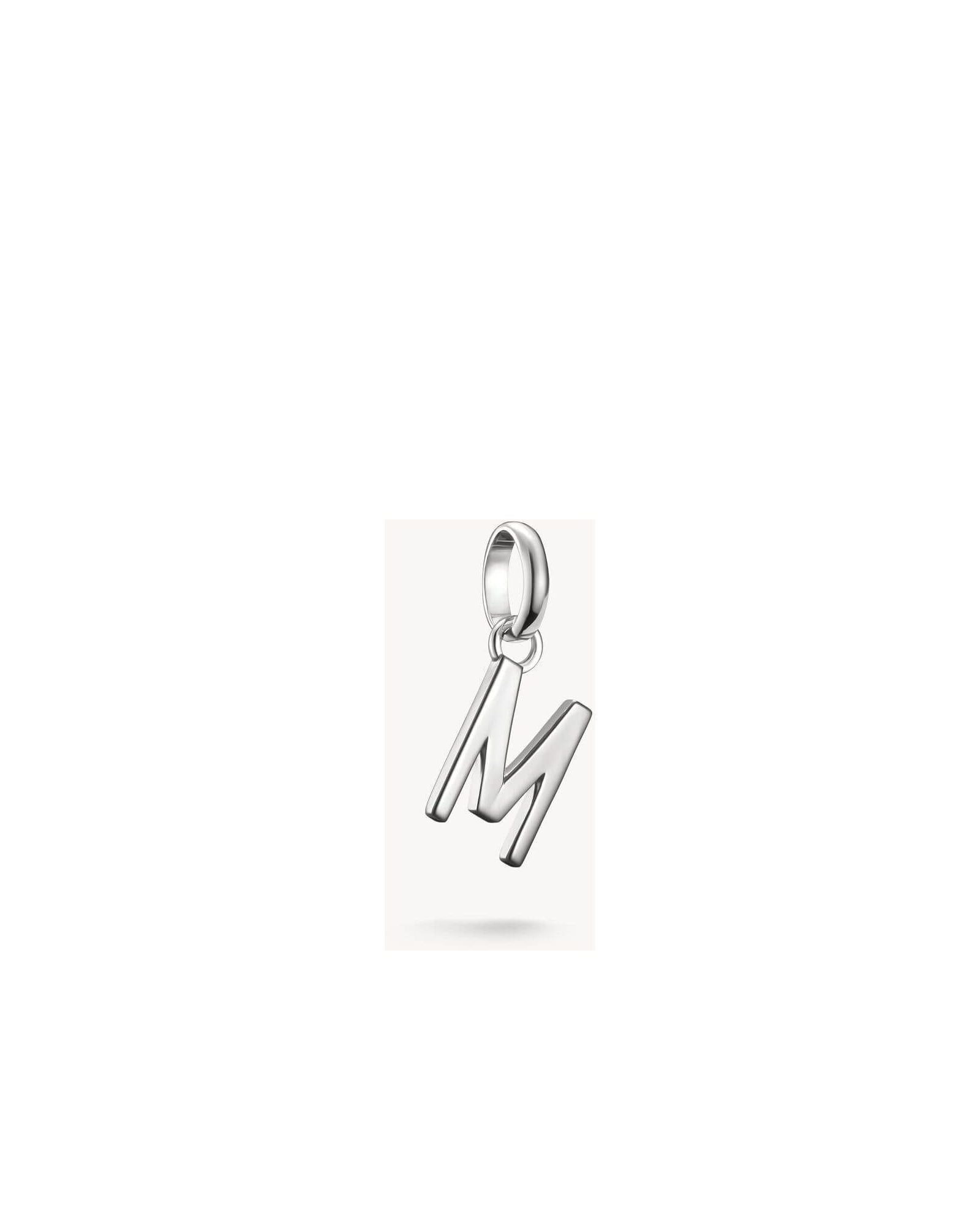 Pendentif charm en argent 925 en forme de lettre 'M' pour personnalisation de bijoux.