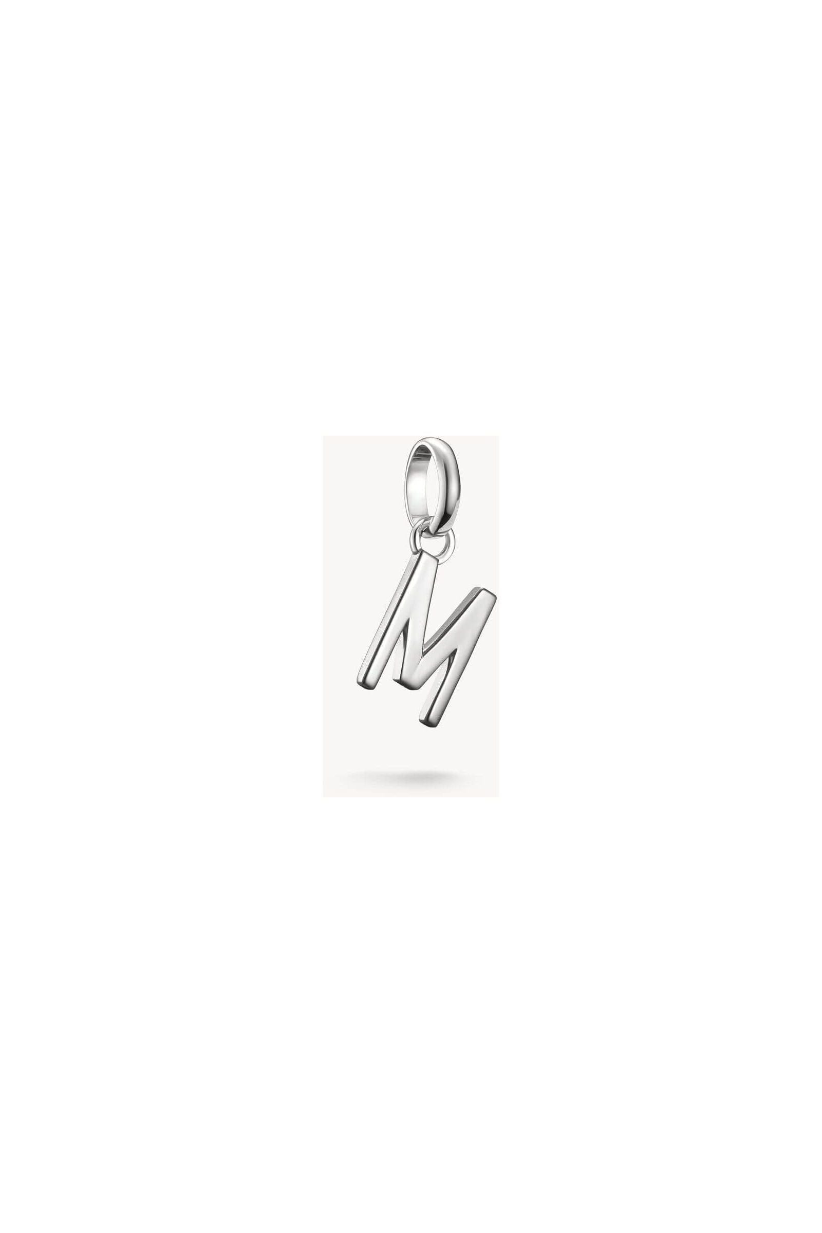 Pendentif charm en argent 925 en forme de lettre 'M' pour personnalisation de bijoux.