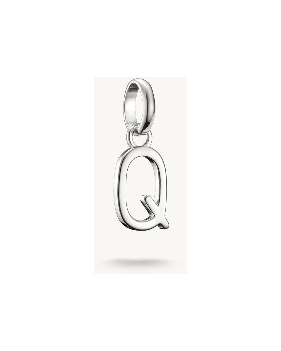 Pendentif charm lettre Q en argent 925 recyclé, design rectiligne, idéal pour personnaliser vos bijoux.