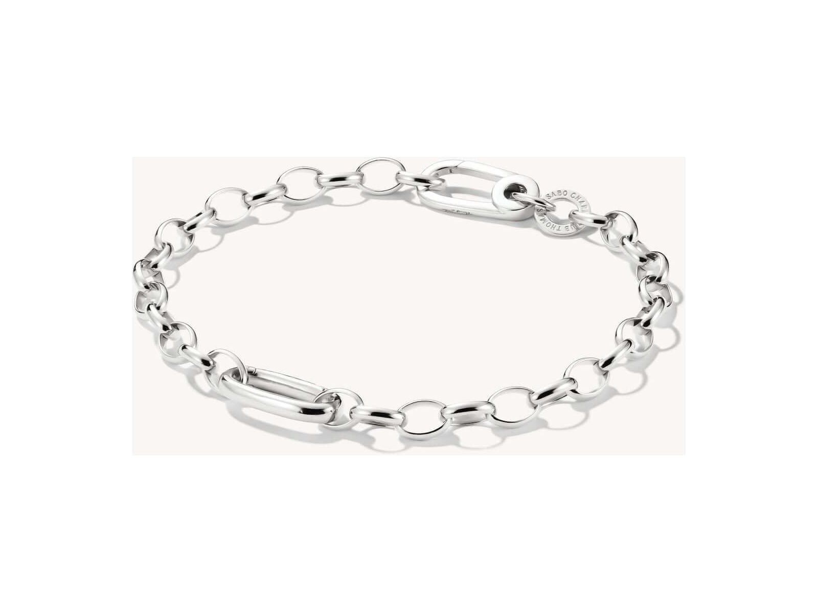 Bracelet charm en argent recyclé avec maillon ovale, design intemporel et fermoir mousqueton.