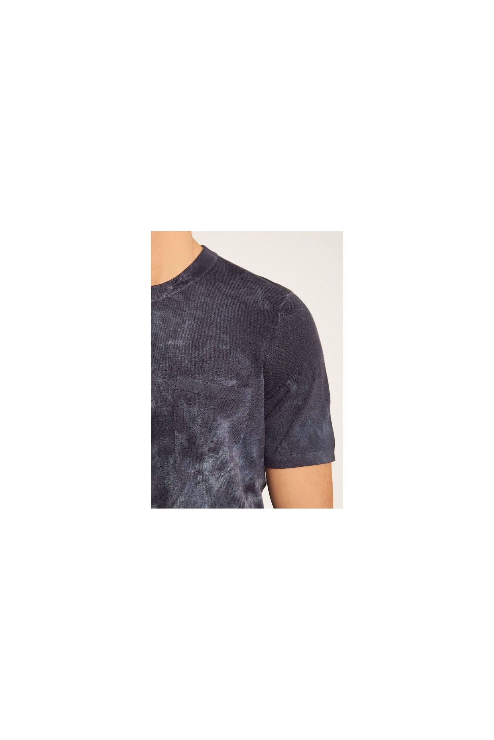 Close-up of T-Shirt Marquez, featuring a modern fit, pocket detail, in dark tie-dye pattern made from organic cotton.
