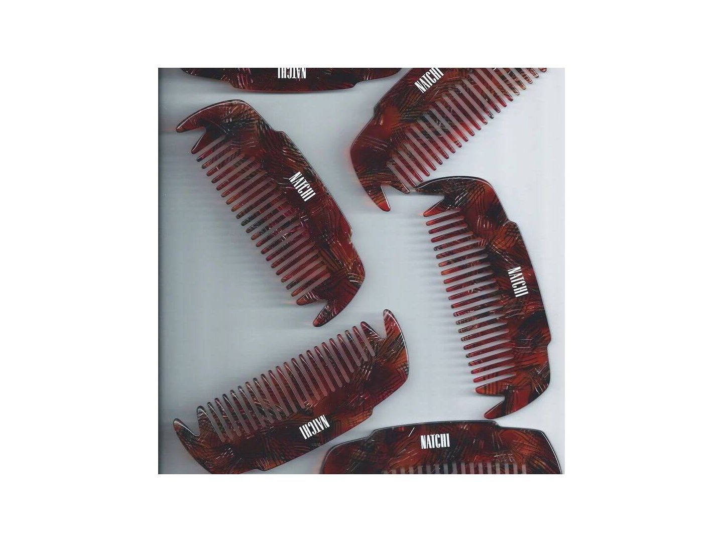 Peigne Coco fabriqué en acétate de cellulose, offrant une distribution uniforme d'huile et un démêlage doux.