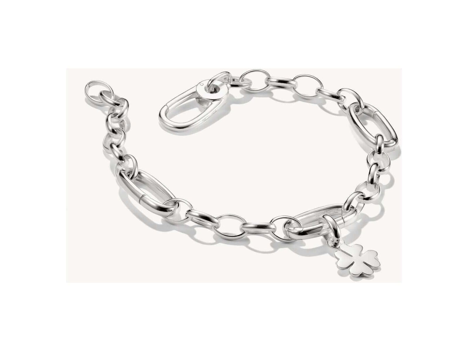 Bracelet charm en argent 925 recyclé avec trois Connect Links et breloque unique, élégant et personnalisable.